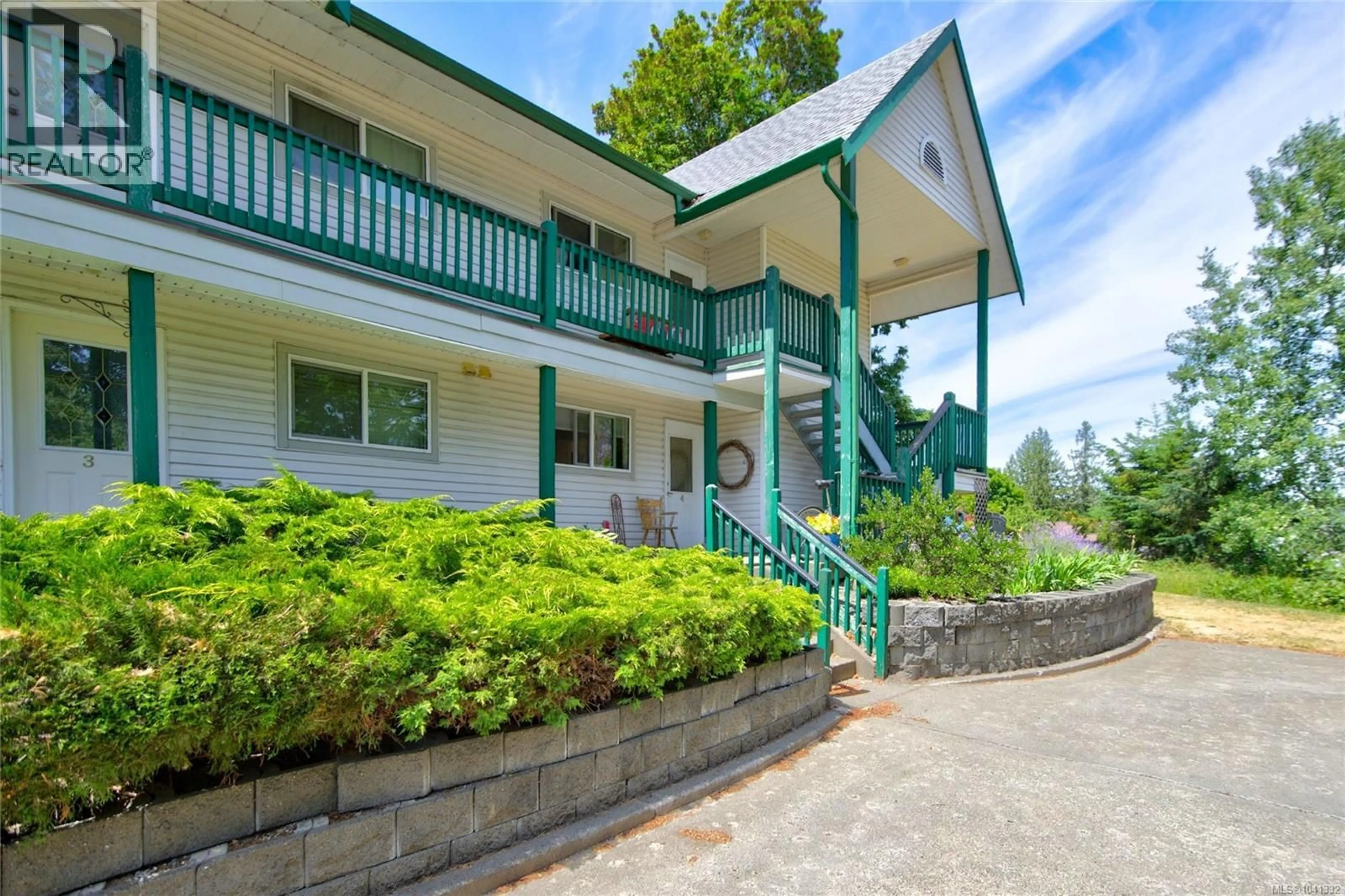 Patio, mountain view for 4 - 2736 ULVERSTON AVENUE, Cumberland British Columbia V0R1S0