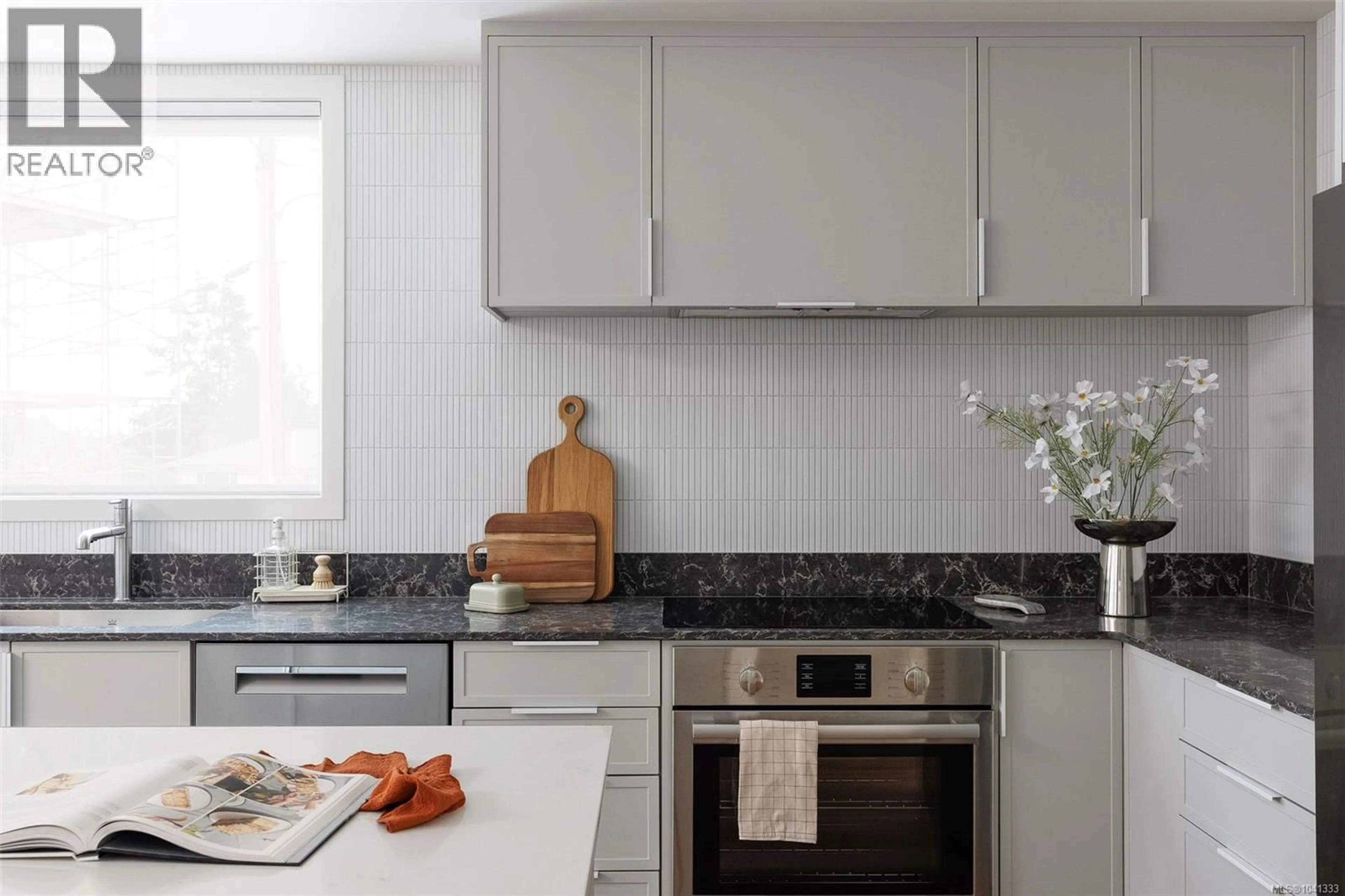 Contemporary kitchen, ceramic/tile floor for 6 - 1520 LOUISE PLACE, Saanich British Columbia V8P2T8