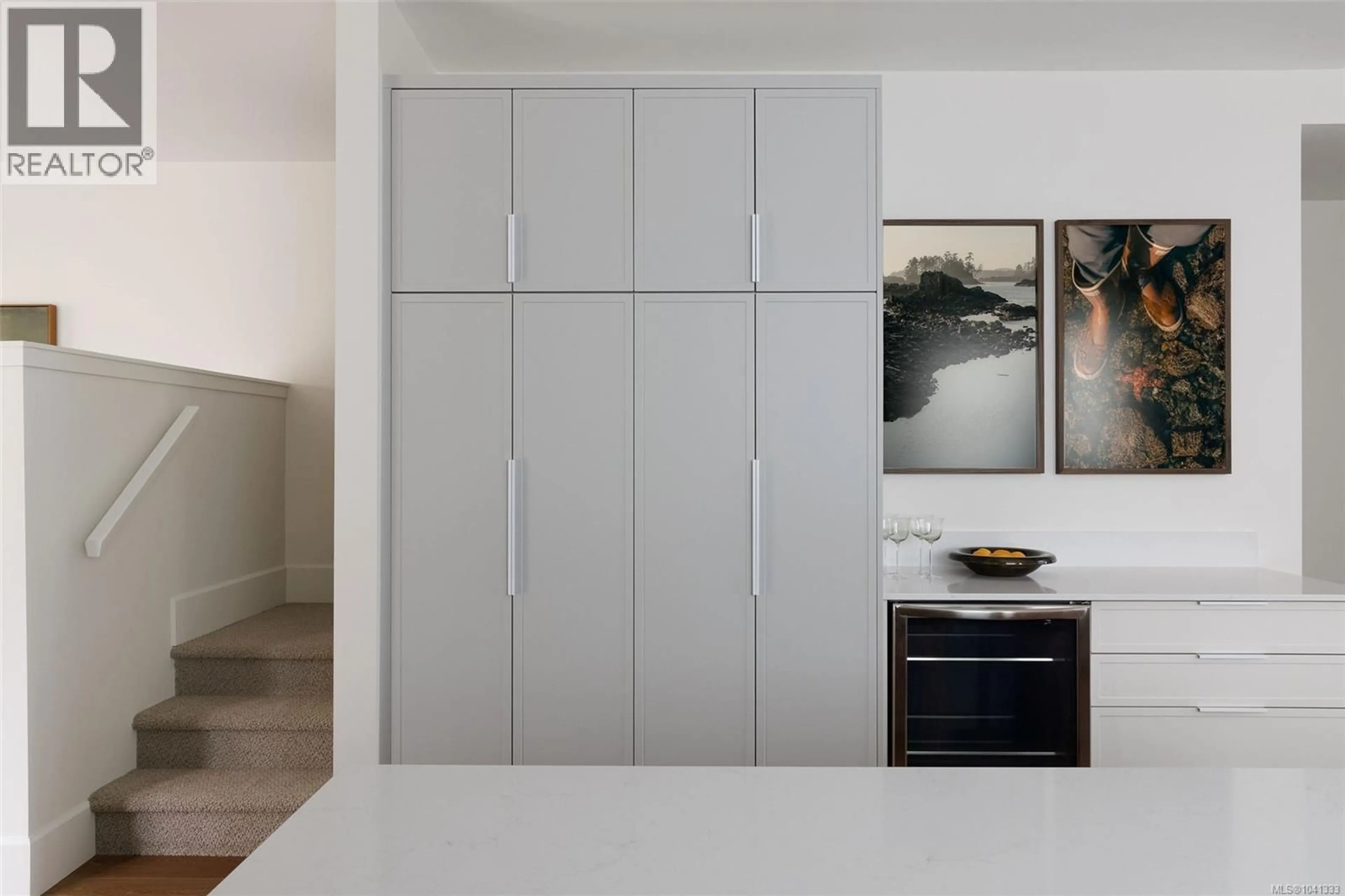 Contemporary kitchen, unknown for 6 - 1520 LOUISE PLACE, Saanich British Columbia V8P2T8