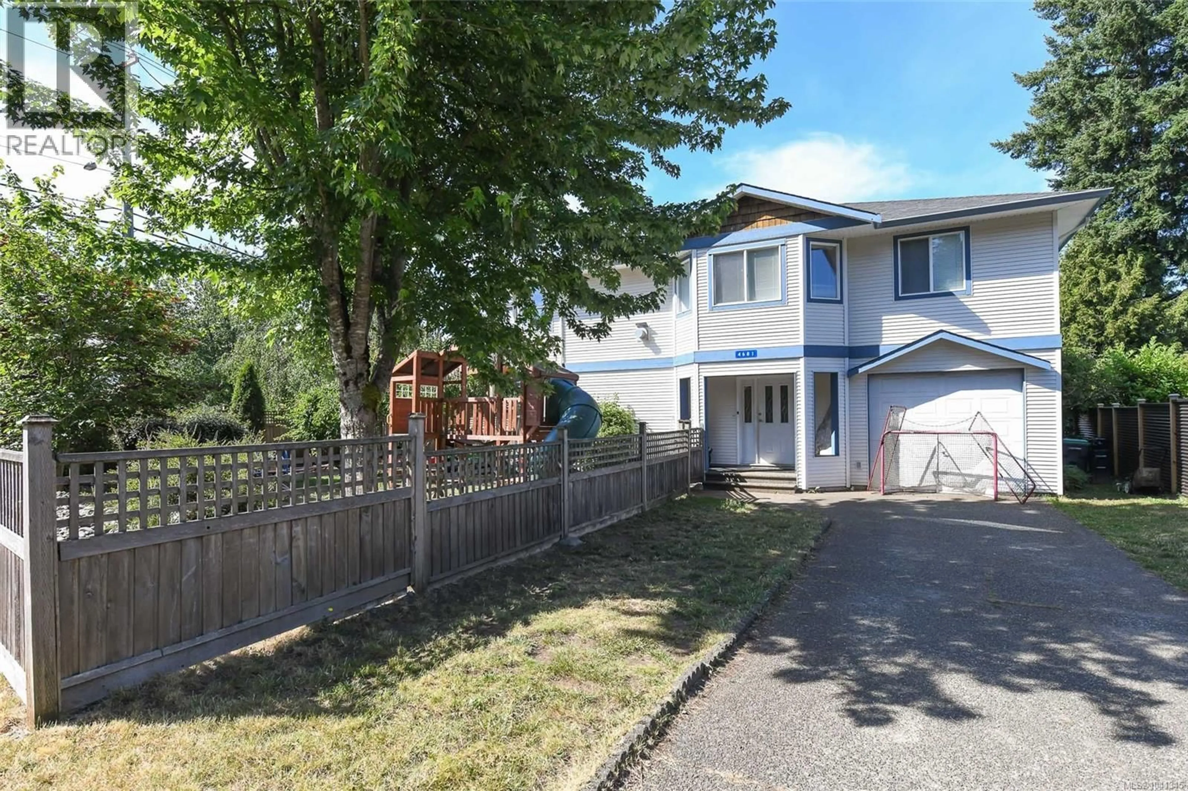 A pic from outside/outdoor area/front of a property/back of a property/a pic from drone, street for 4681 SHETLAND PLACE, Courtenay British Columbia V9N8Y7
