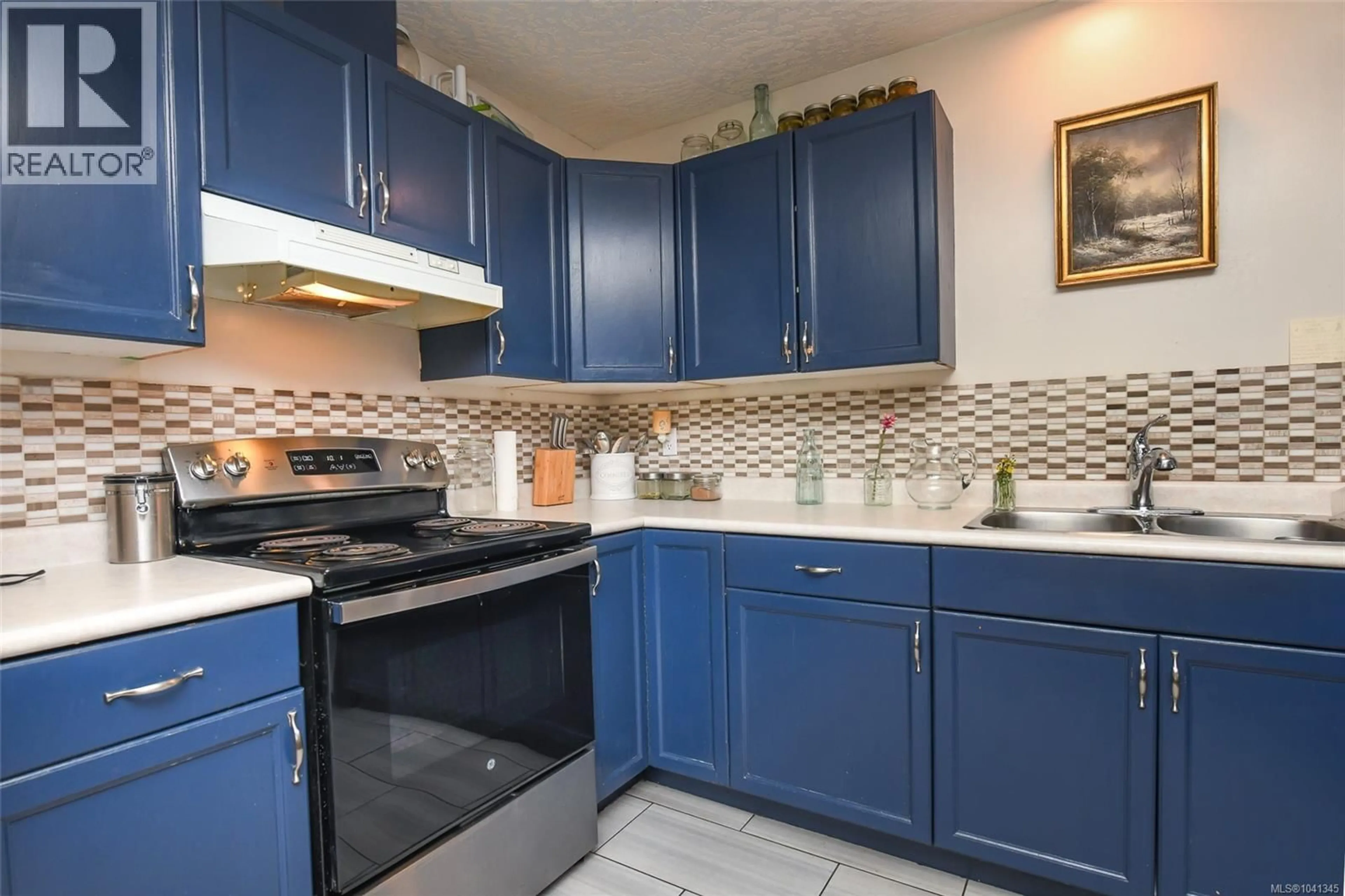Standard kitchen, ceramic/tile floor for 4681 SHETLAND PLACE, Courtenay British Columbia V9N8Y7