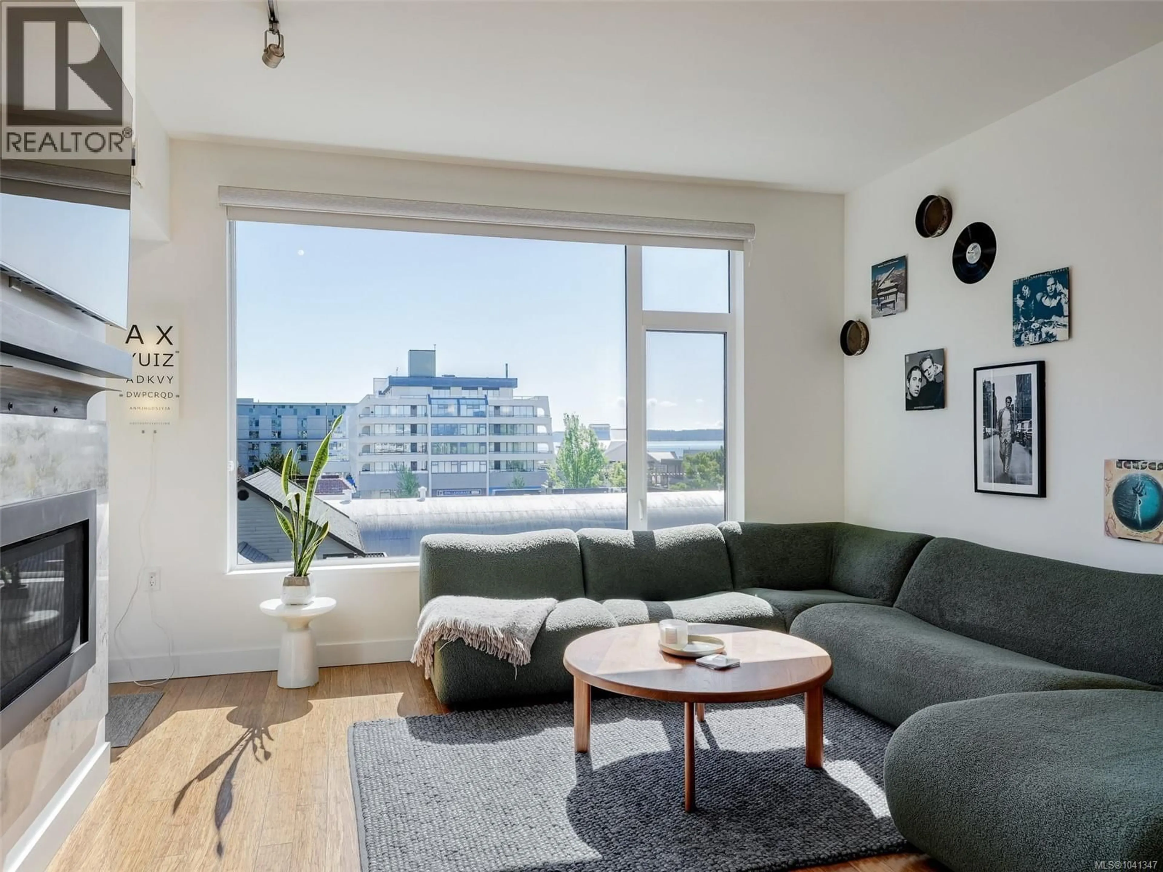 Living room with furniture, unknown for 401 - 9818 THIRD STREET, Sidney British Columbia V8L3A7