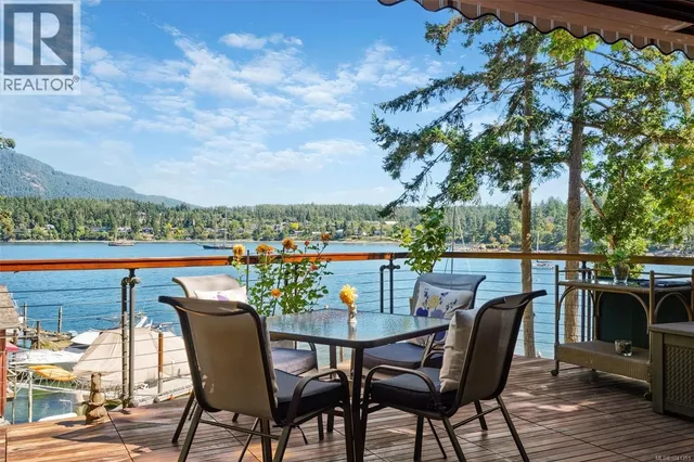 10968 MADRONA DRIVE, North Saanich 3