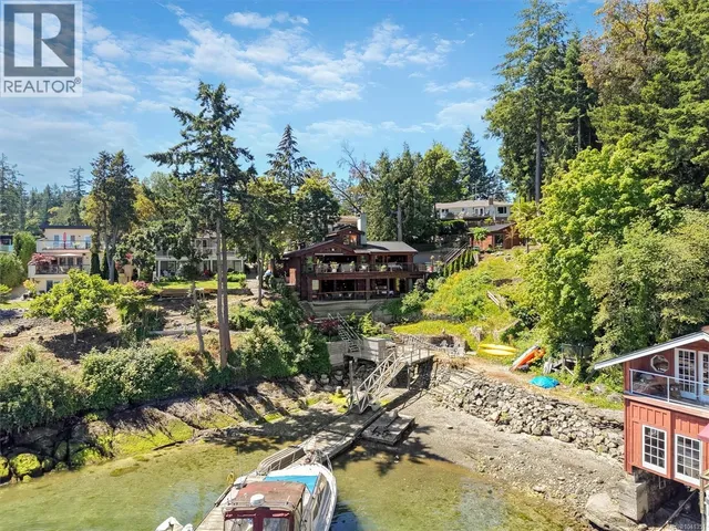 10968 MADRONA DRIVE, North Saanich 5