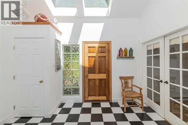 351 ELIZABETH DRIVE, Salt Spring 5