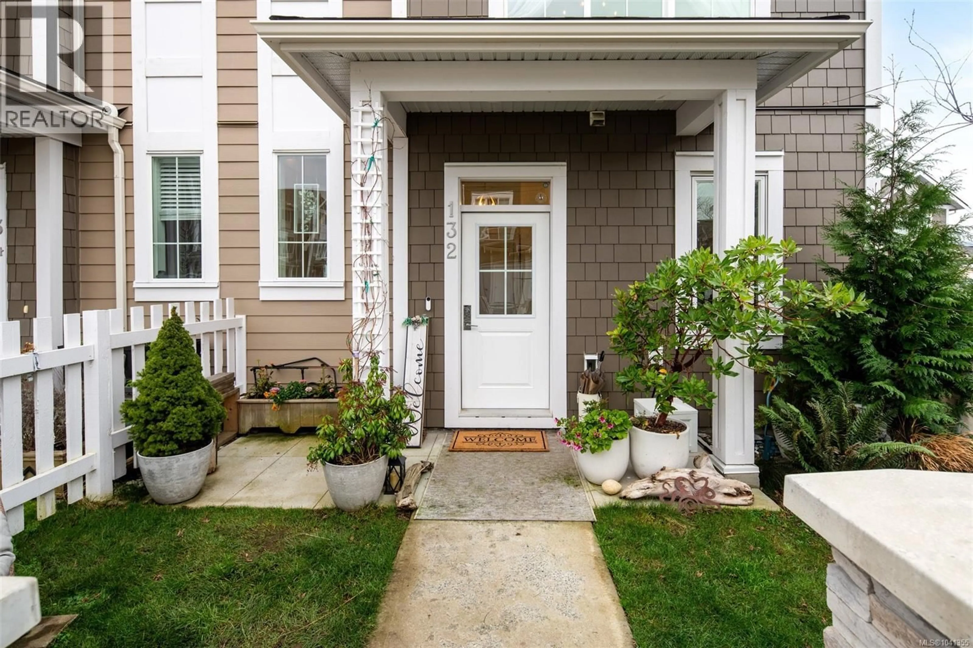 Indoor entryway for 132 - 3501 DUNLIN STREET, Colwood British Columbia V9C0P7
