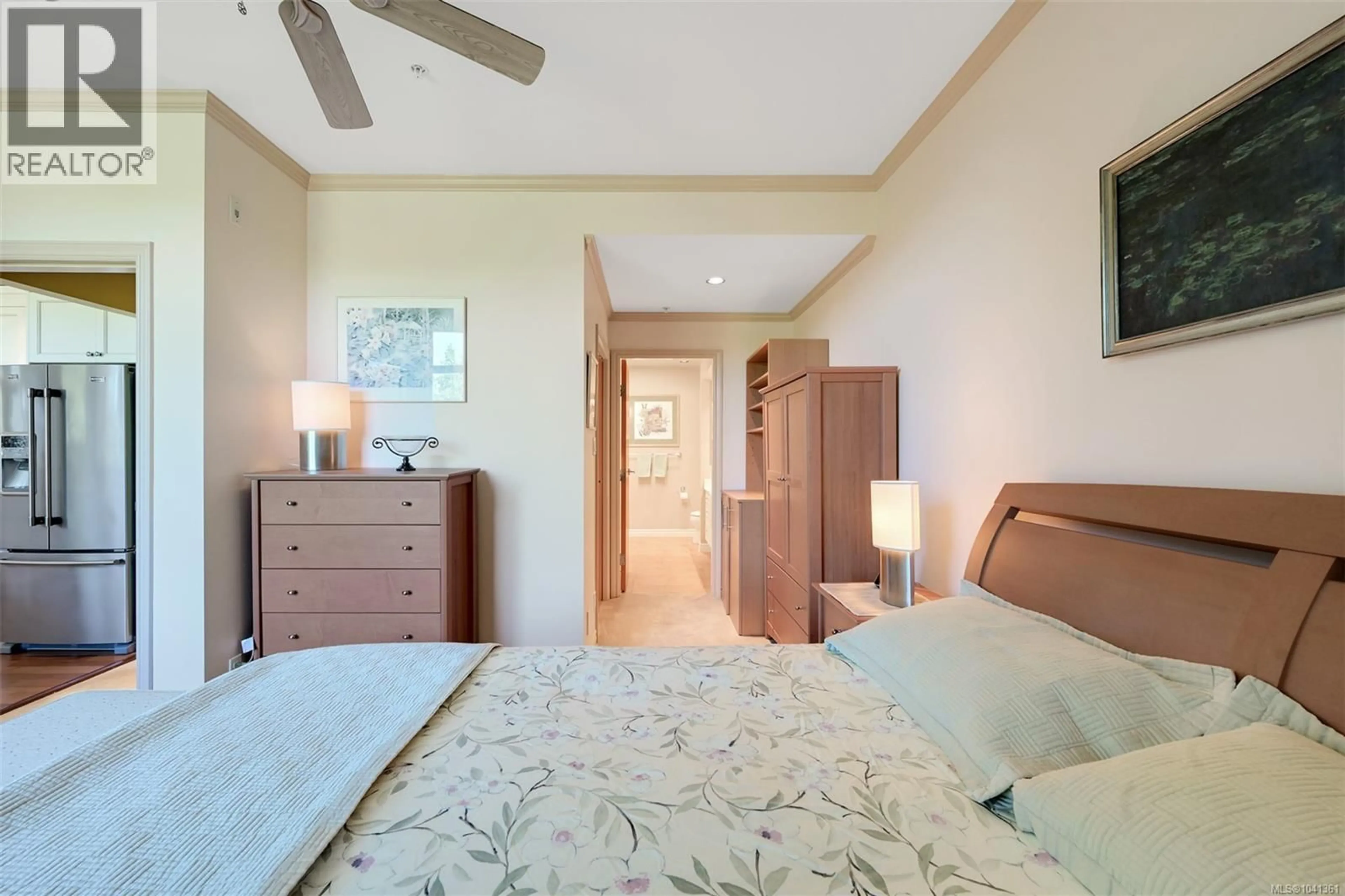 Bedroom with bed, unknown for 408 - 5329 CORDOVA BAY ROAD, Saanich British Columbia V8Y2L3