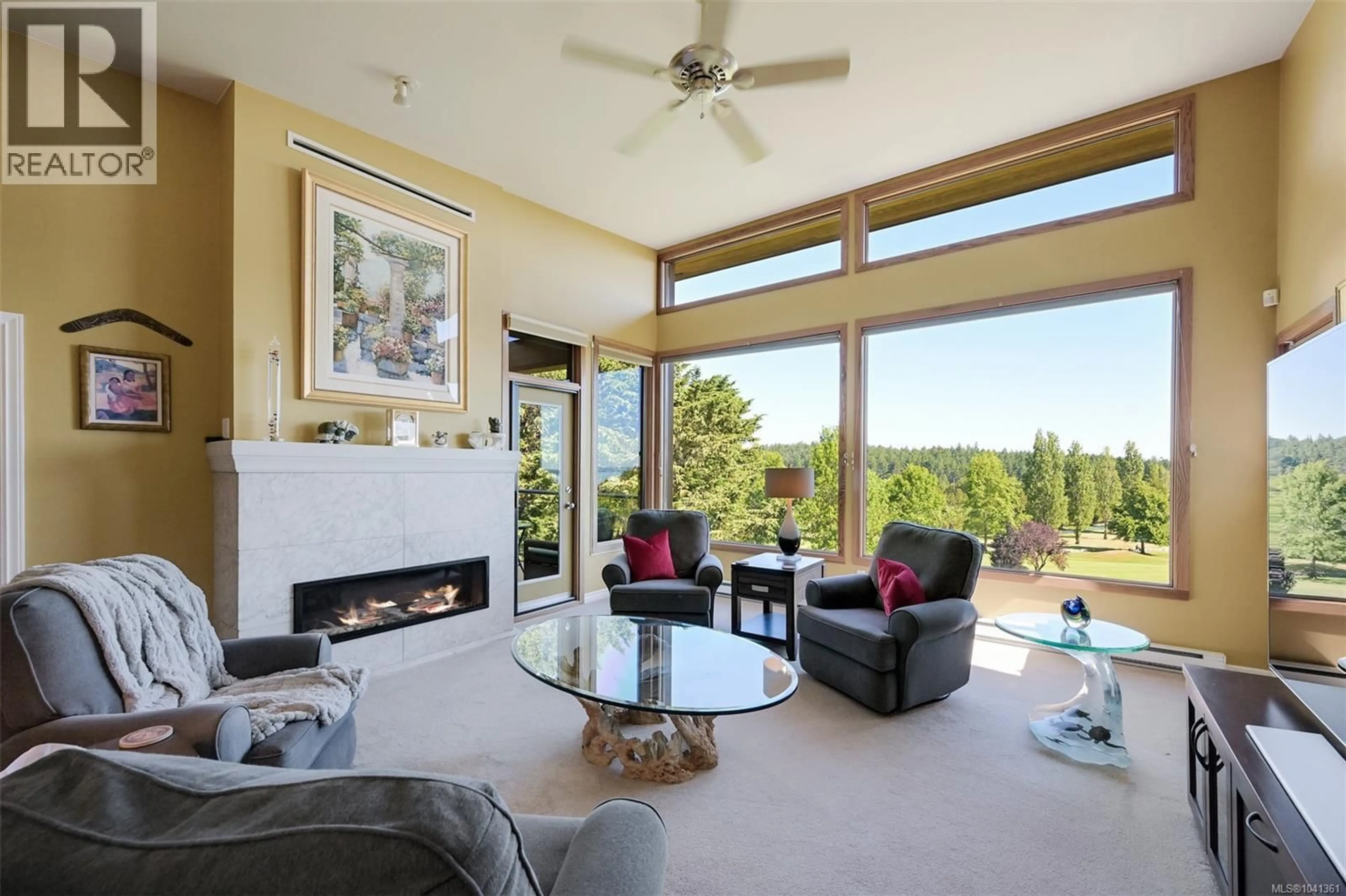 Living room with furniture, unknown for 408 - 5329 CORDOVA BAY ROAD, Saanich British Columbia V8Y2L3