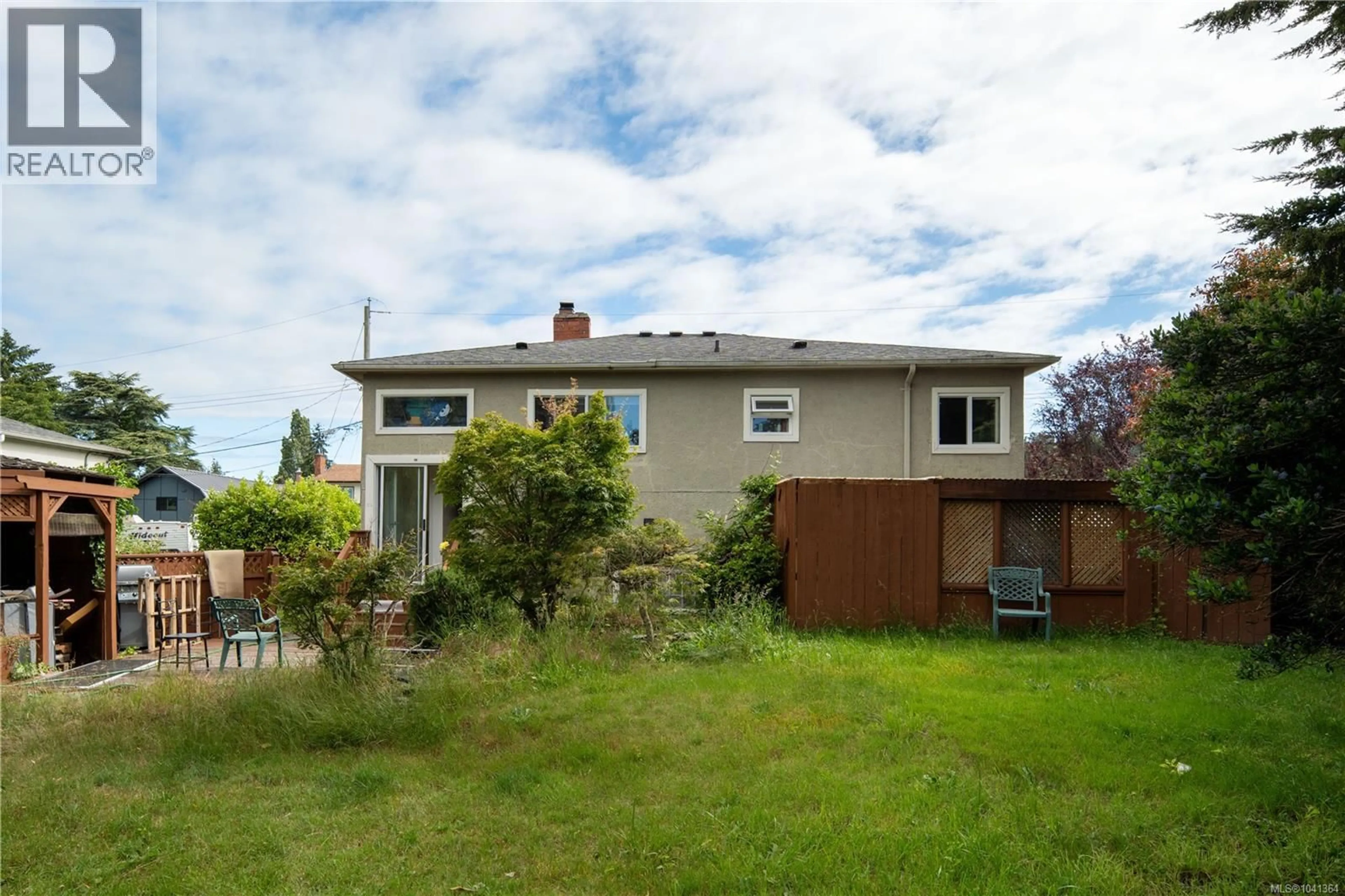Unknown for 1203 PEARCE CRESCENT, Saanich British Columbia V8X3S8
