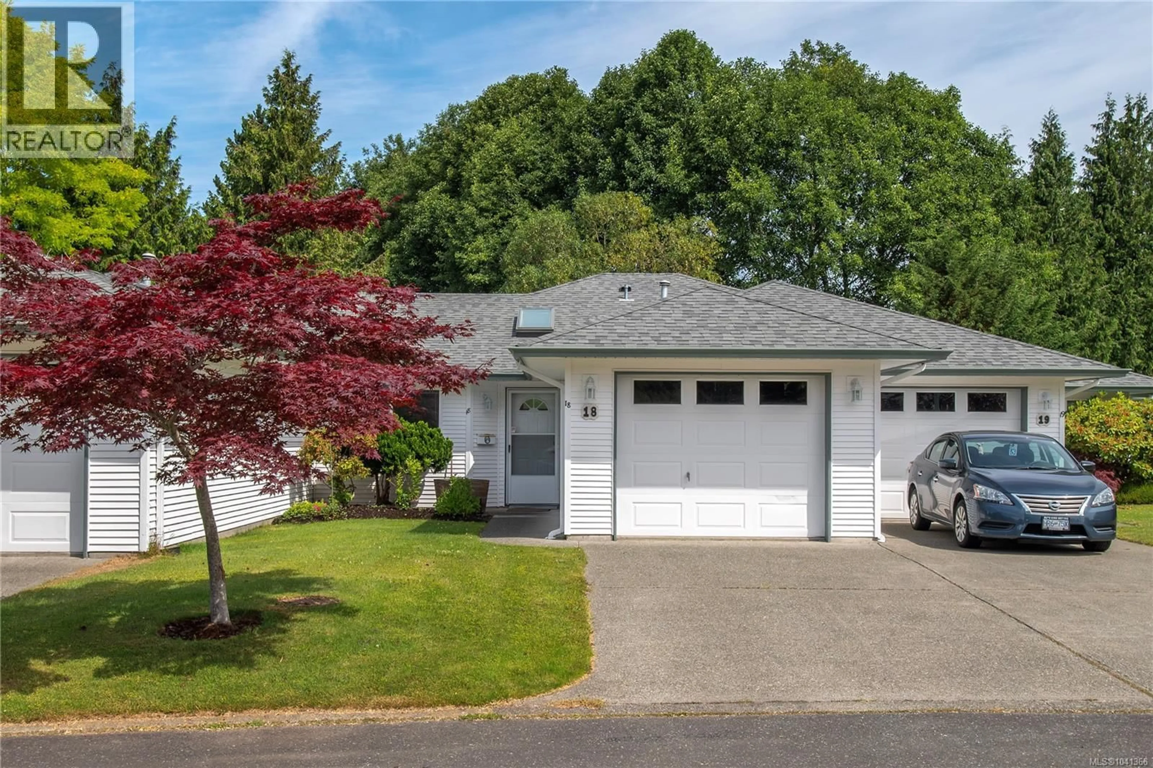 Home with vinyl exterior material, street for 18 - 396 HARROGATE ROAD, Campbell River British Columbia V9W1W2