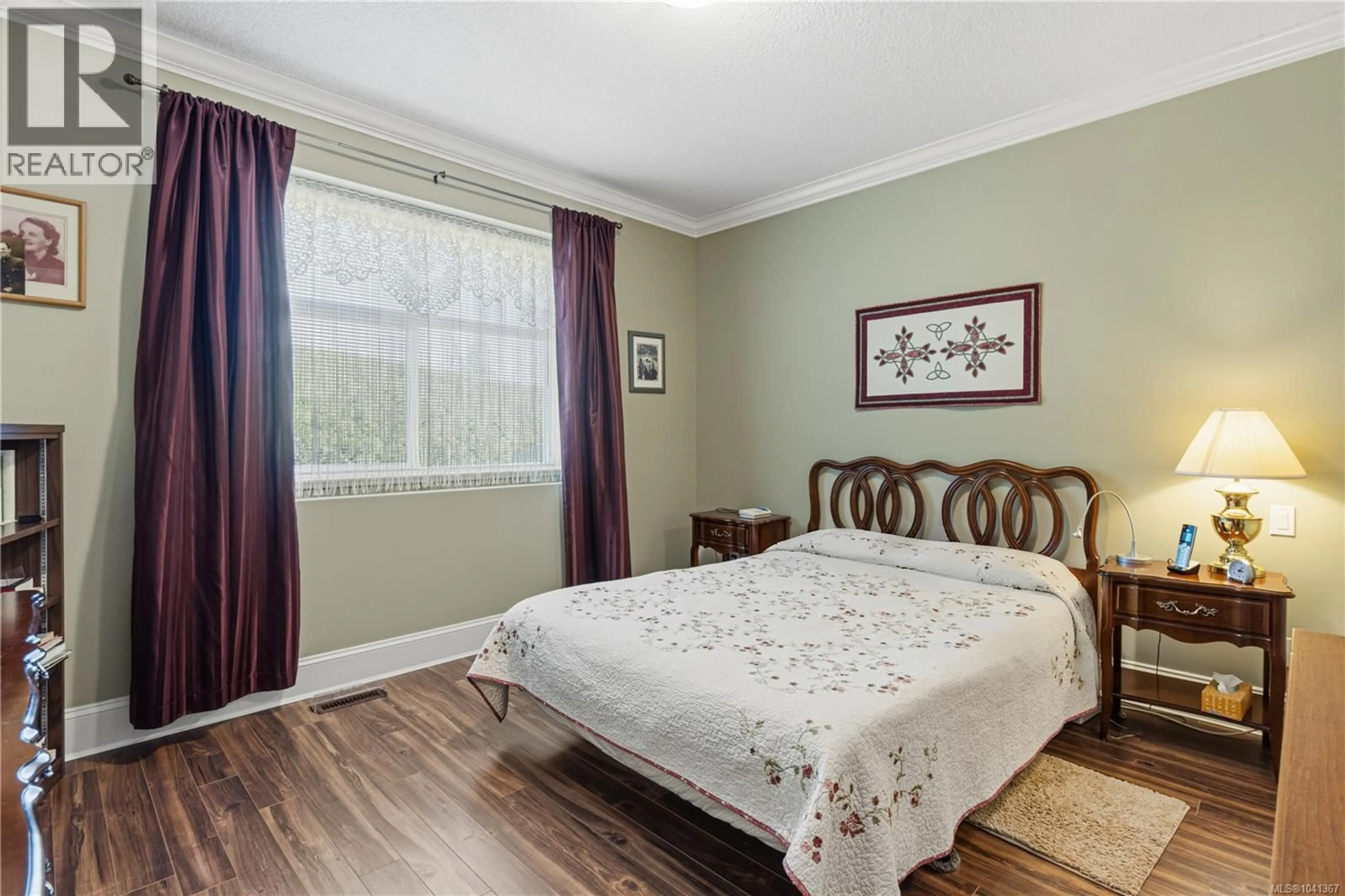 Bedroom with bed, wood/laminate floor for 24 - 447 PYM STREET NORTH, Parksville British Columbia V9P2H9