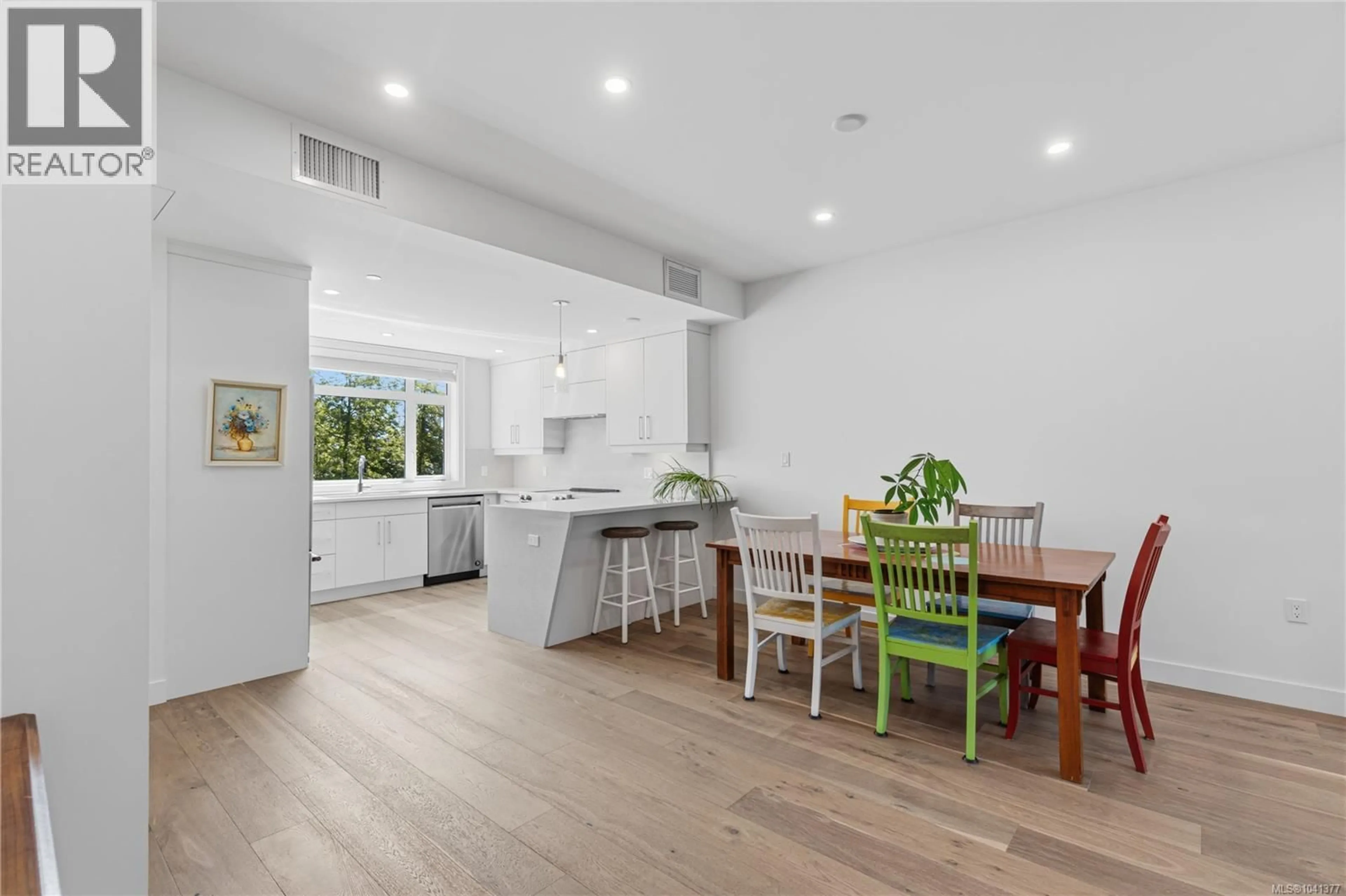 Open concept kitchen, wood/laminate floor for 6 - 180 FIRST AVENUE WEST, Qualicum Beach British Columbia V9K1H1
