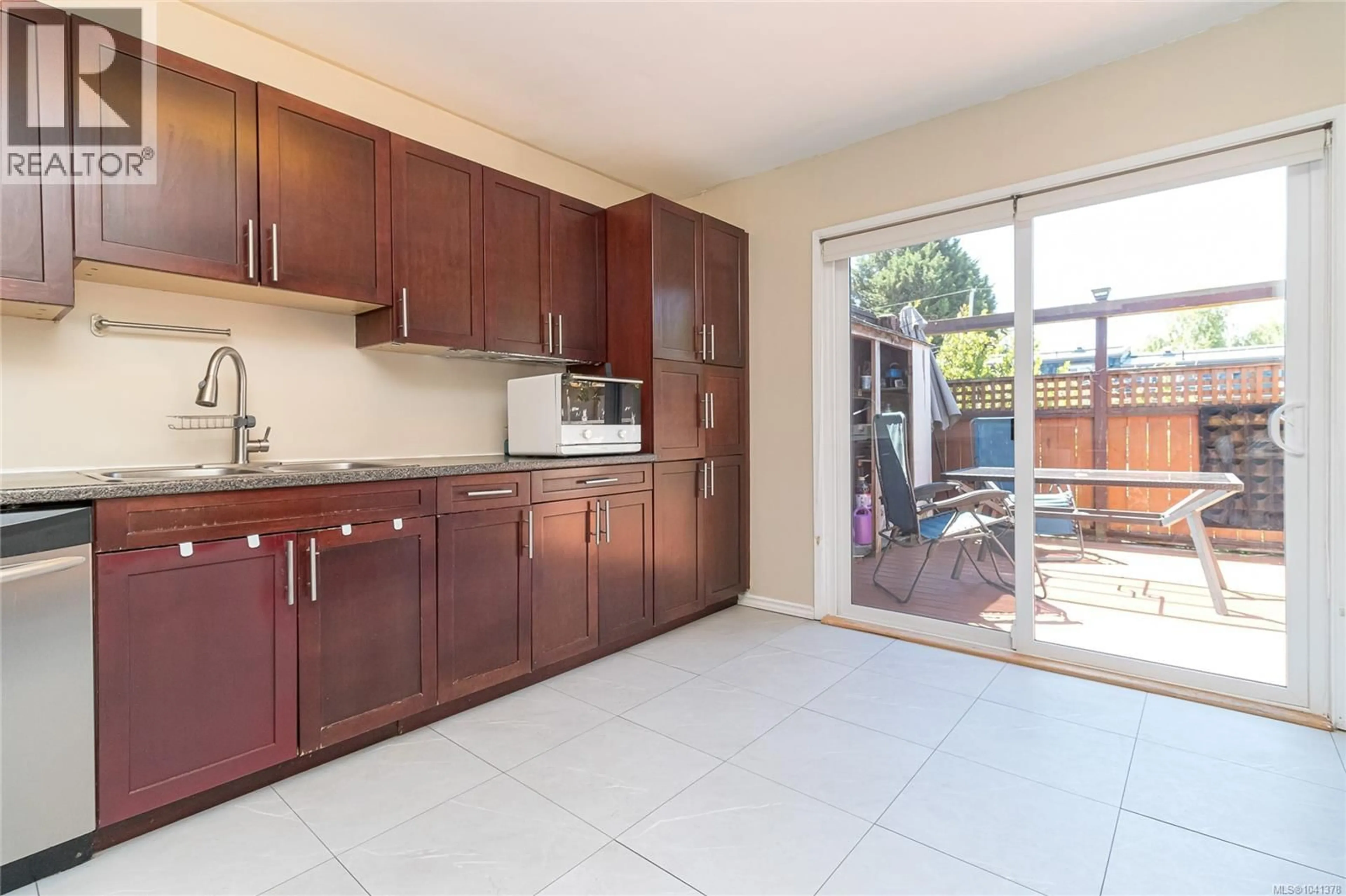 Standard kitchen, ceramic/tile floor for 8 - 3060 HARRIET ROAD, Saanich British Columbia V9A1T5
