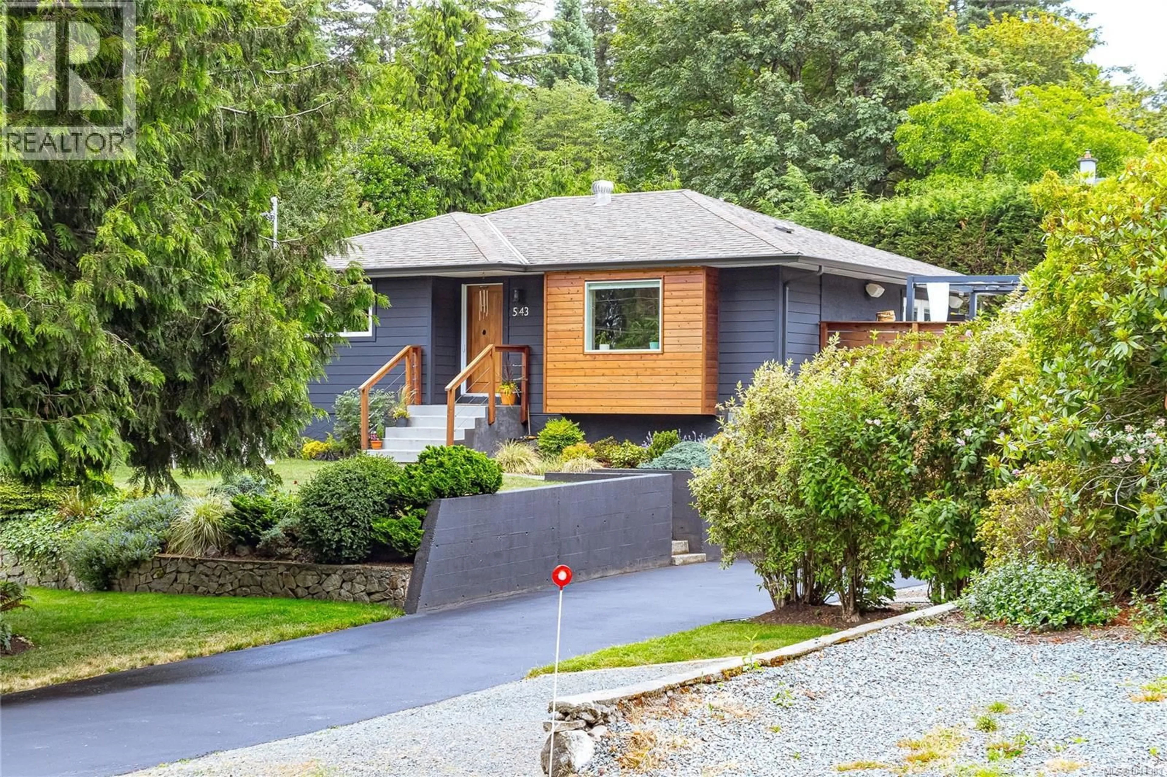 Home with vinyl exterior material, street for 5143 SANTA CLARA AVENUE, Saanich British Columbia V8Y1W5