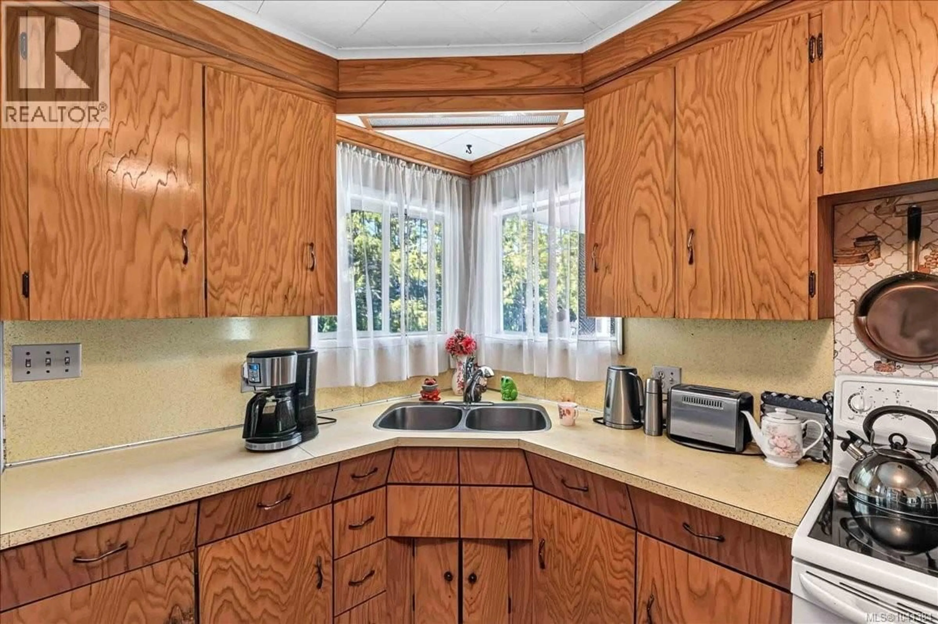 Standard kitchen, ceramic/tile floor for 7874 BEAVER CREEK ROAD, Port Alberni British Columbia V9Y8N3
