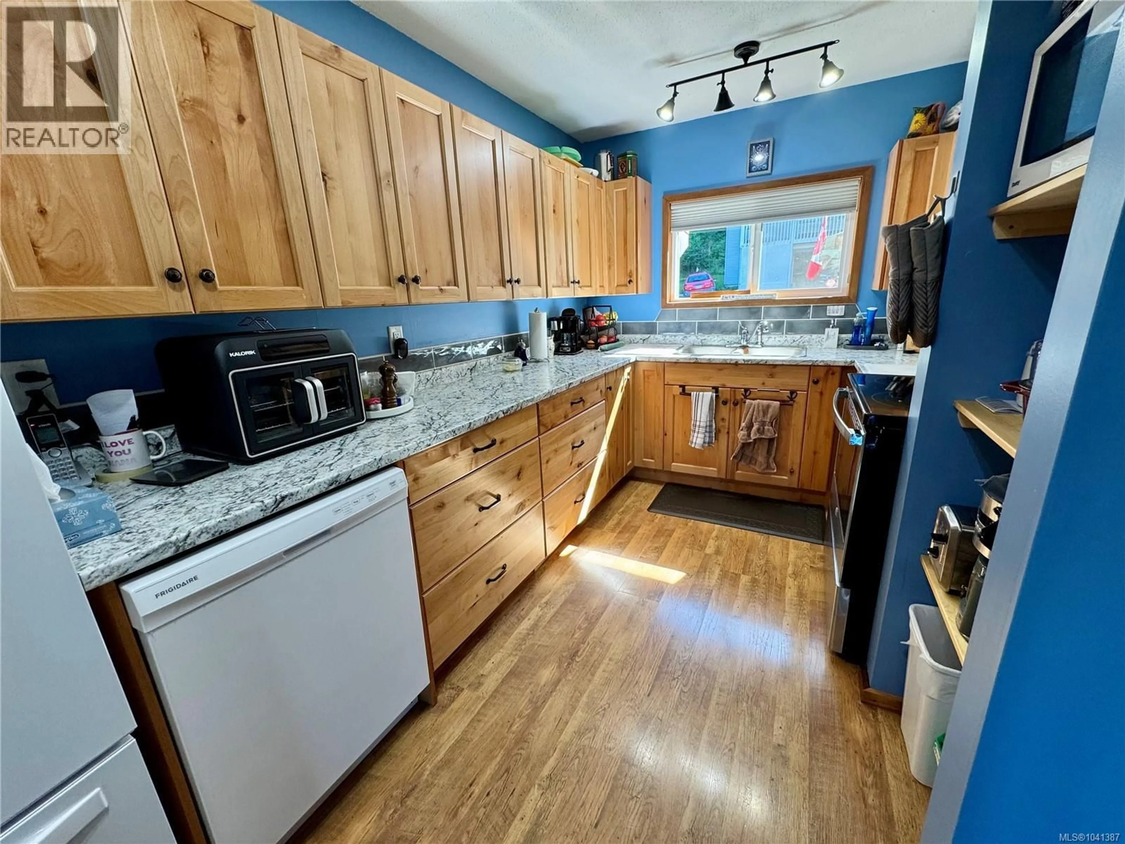 Standard kitchen, unknown for 62 CLARK DRIVE, Port Alice British Columbia V0N2N0