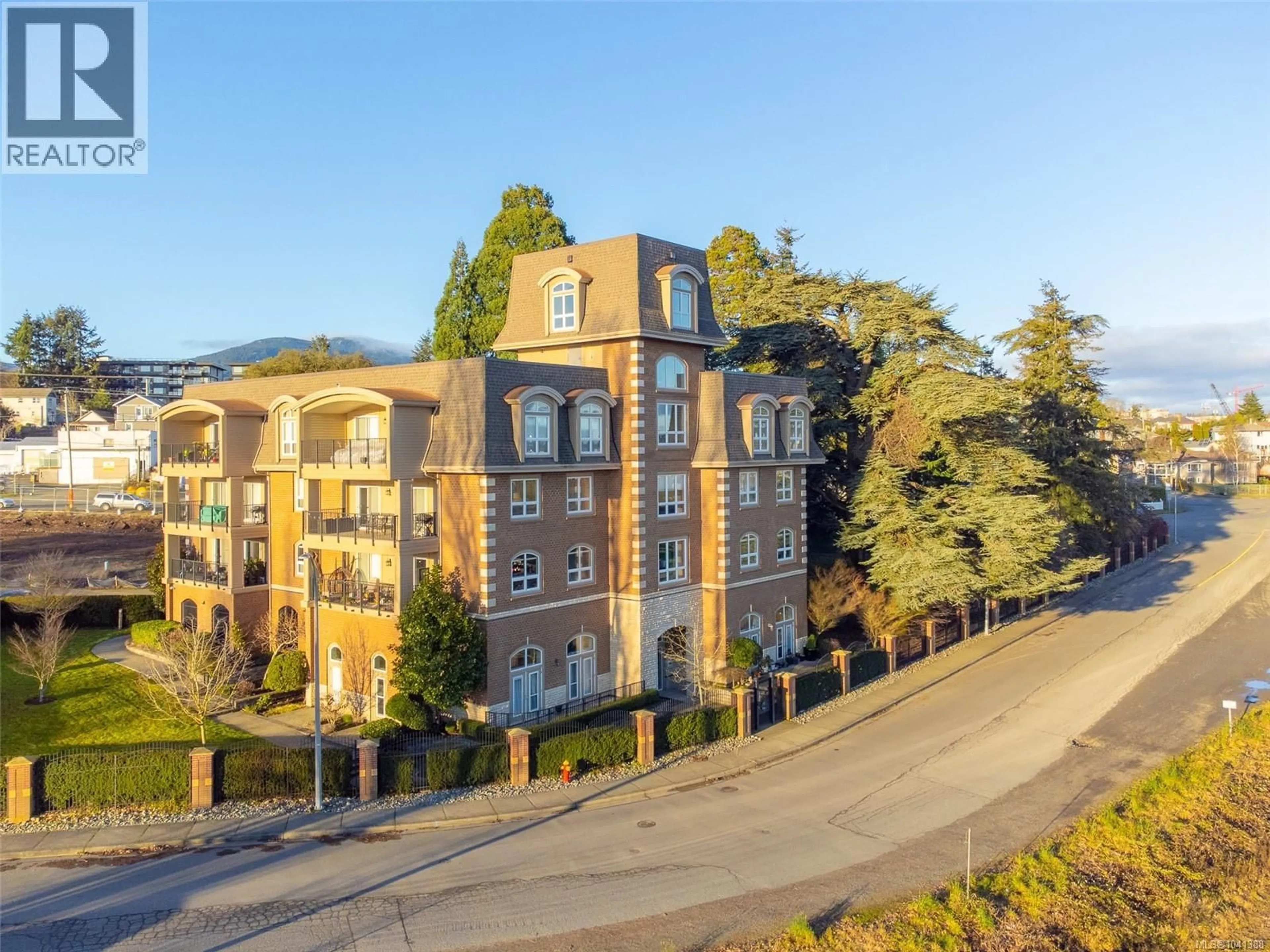 A pic from outside/outdoor area/front of a property/back of a property/a pic from drone, unknown for 404 - 104 ESPLANADE STREET, Nanaimo British Columbia V9R0G6