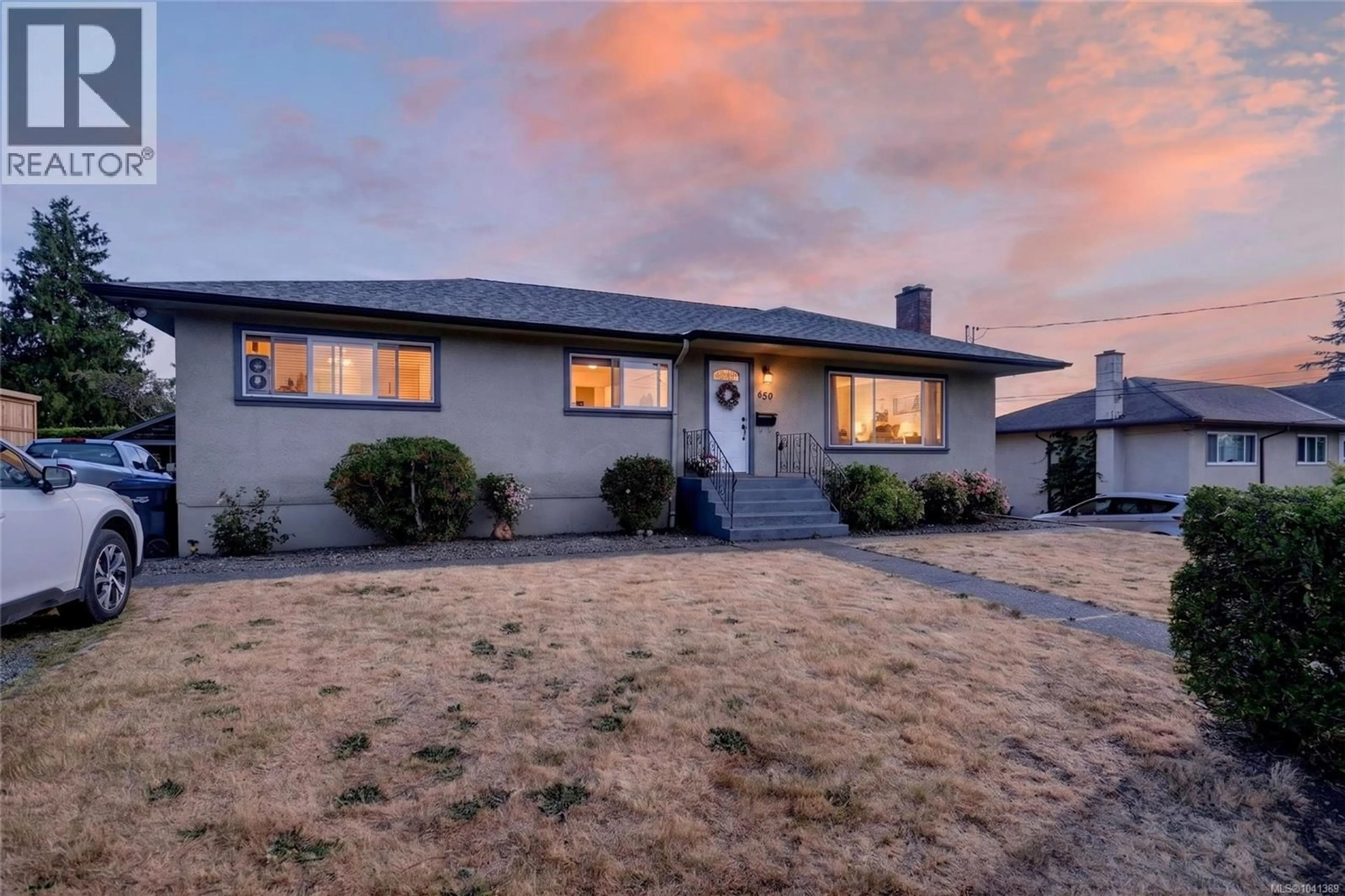 A pic from outside/outdoor area/front of a property/back of a property/a pic from drone, street for 650 HAWKINS STREET, Nanaimo British Columbia V9S2V6