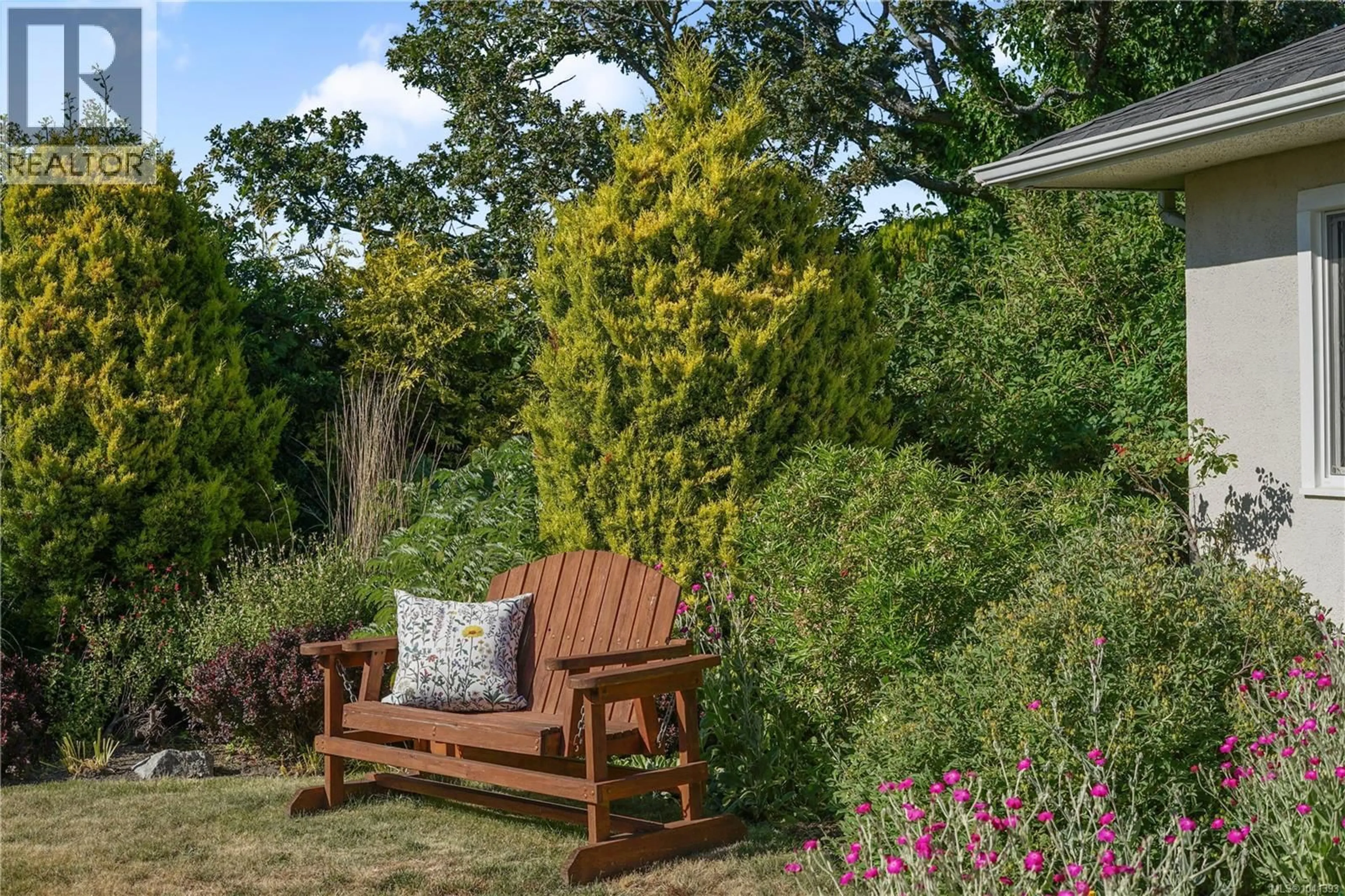 Patio, forest/trees view for 1697 YALE STREET, Oak Bay British Columbia V8R5N5