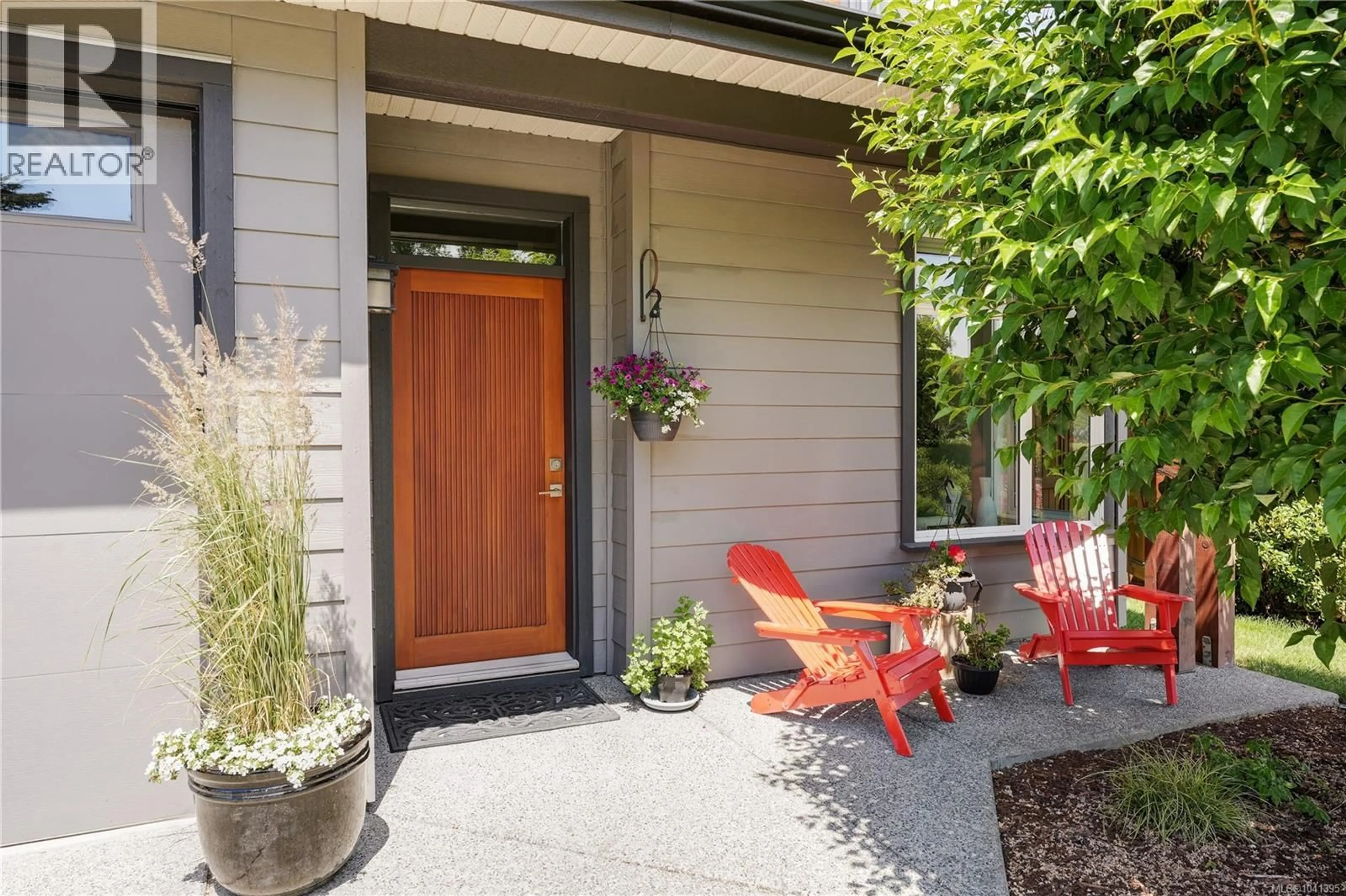 Indoor entryway for 2020 DEERBRUSH CRESCENT, North Saanich British Columbia V8L0C5