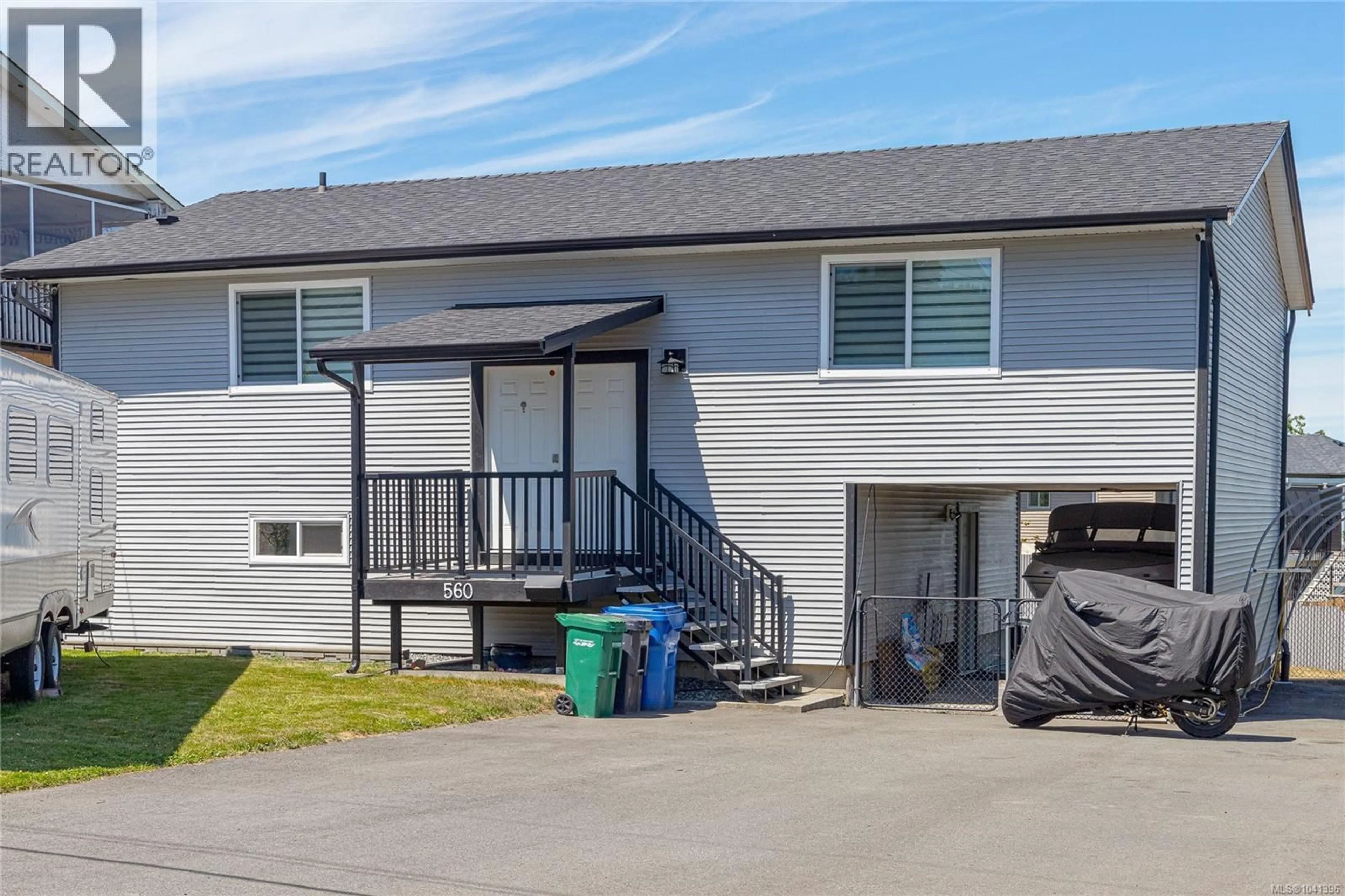 Home with vinyl exterior material, unknown for 560 WEBER STREET, Nanaimo British Columbia V9R5R1