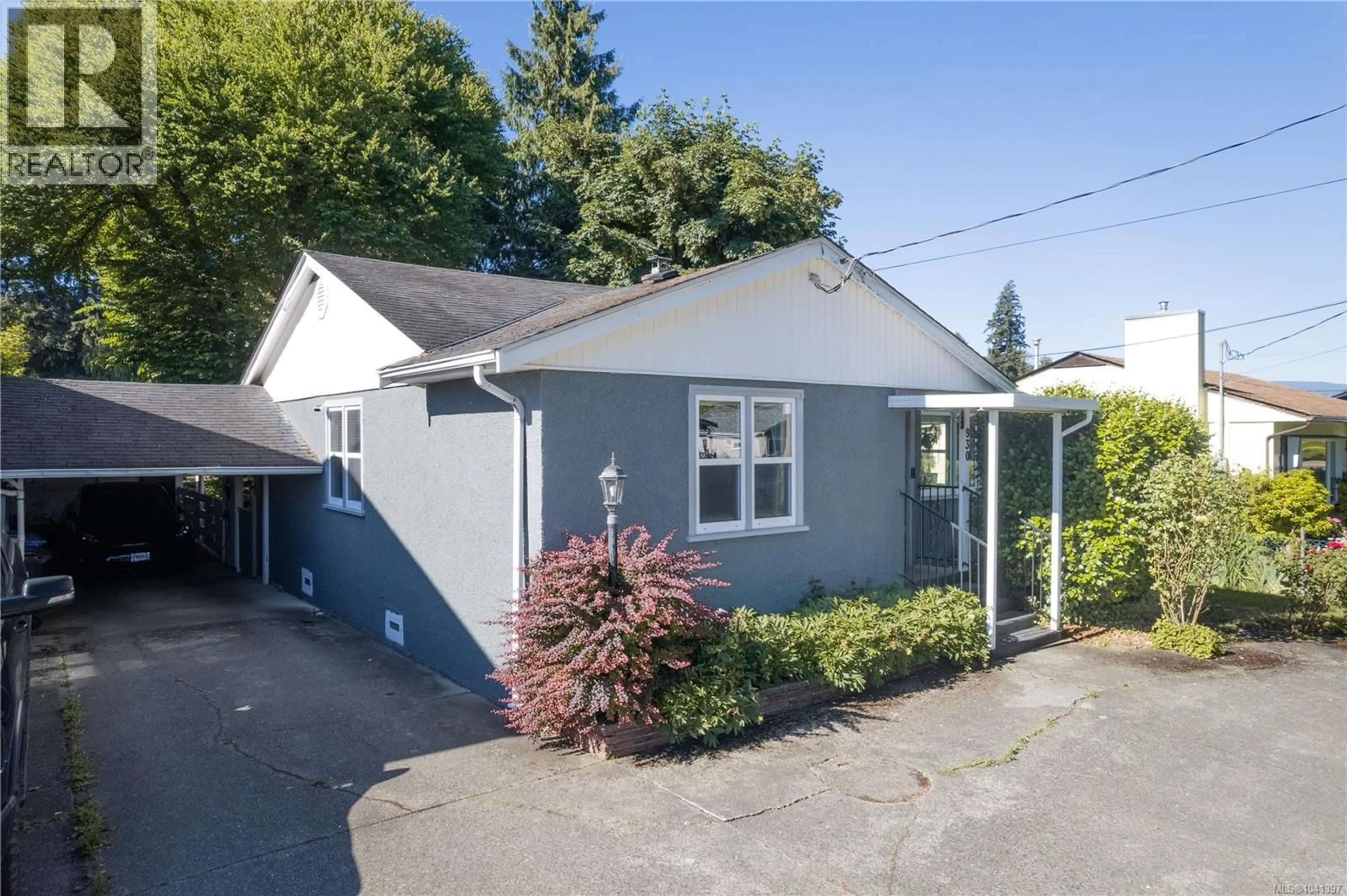 A pic from outside/outdoor area/front of a property/back of a property/a pic from drone, street for 930 WHARNCLIFFE ROAD, Duncan British Columbia V9L2K4