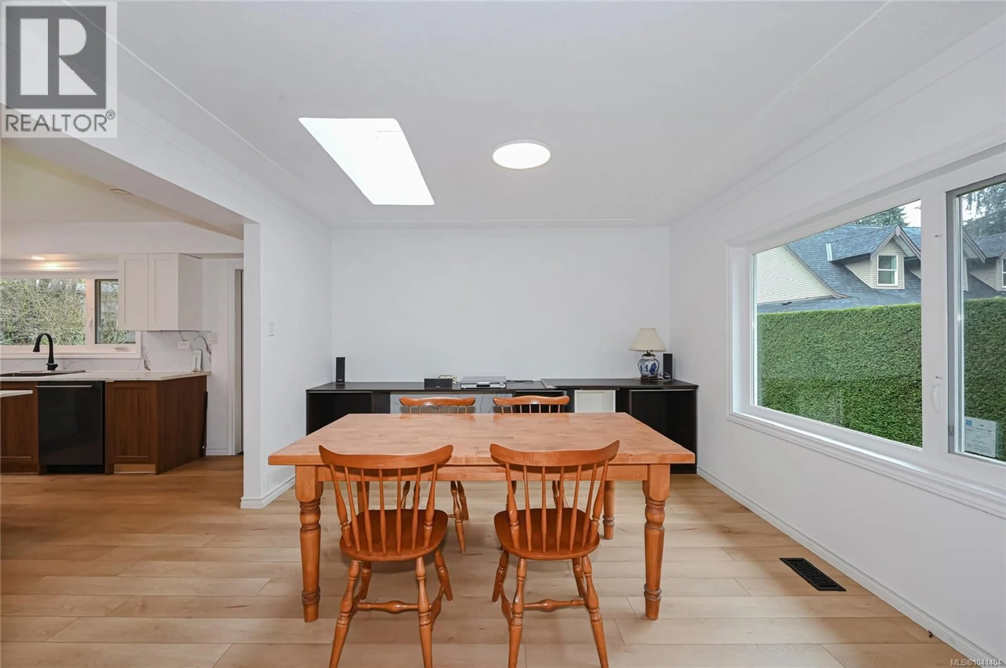 Dining room, wood/laminate floor for 1667 EXTENSION ROAD, Nanaimo British Columbia V9X1A5
