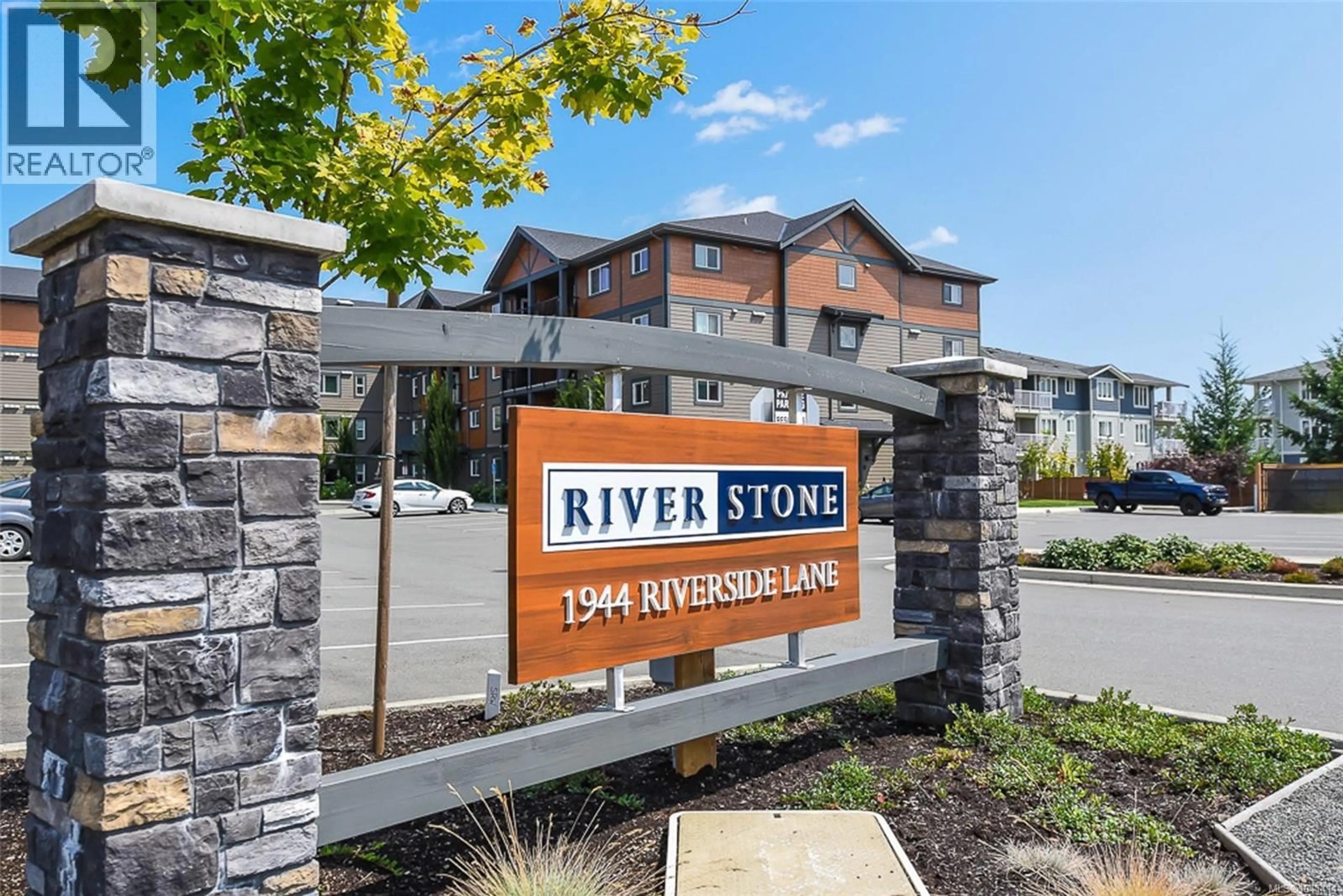 Indoor foyer for 415 - 1944 RIVERSIDE LANE, Courtenay British Columbia V9N0E5