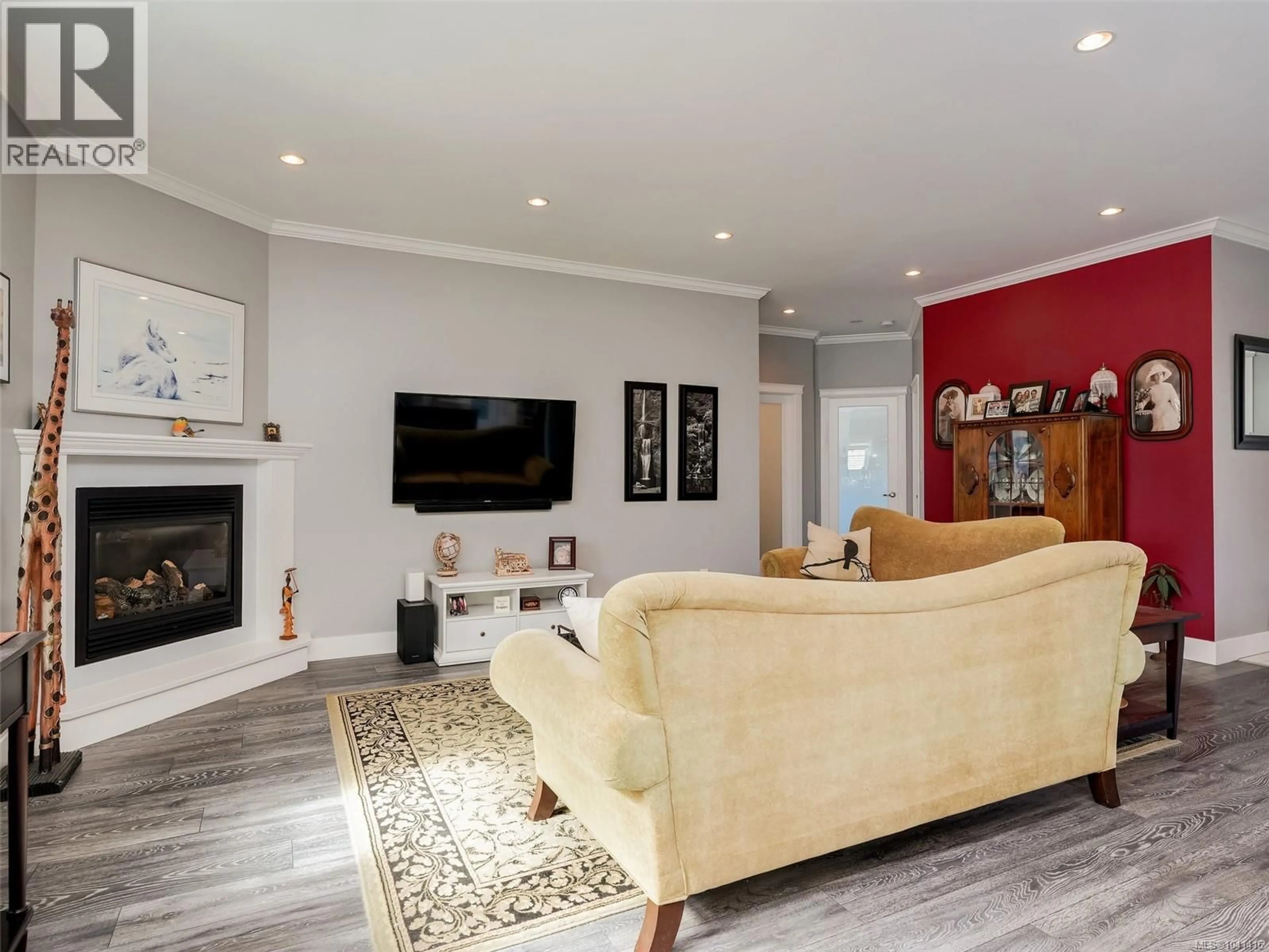 Living room with furniture, wood/laminate floor for 6889 LAURA'S LANE, Sooke British Columbia V9Z0P8