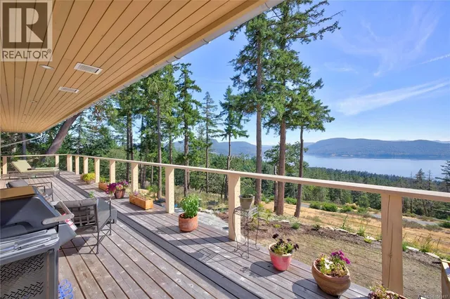 293 CANVASBACK PLACE, Salt Spring 2
