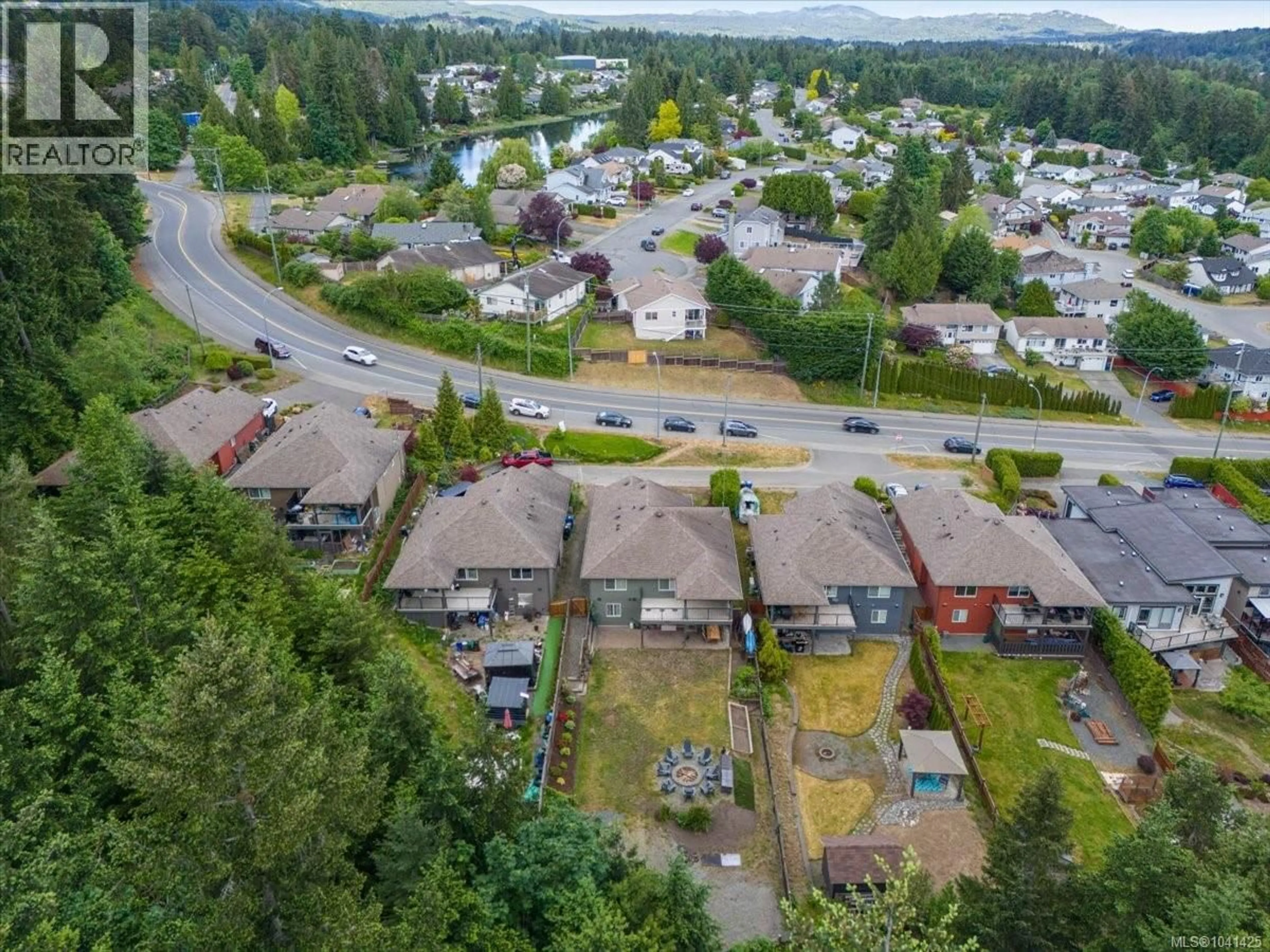 A pic from outside/outdoor area/front of a property/back of a property/a pic from drone, mountain view for 220 WESTWOOD ROAD, Nanaimo British Columbia V9R6S3