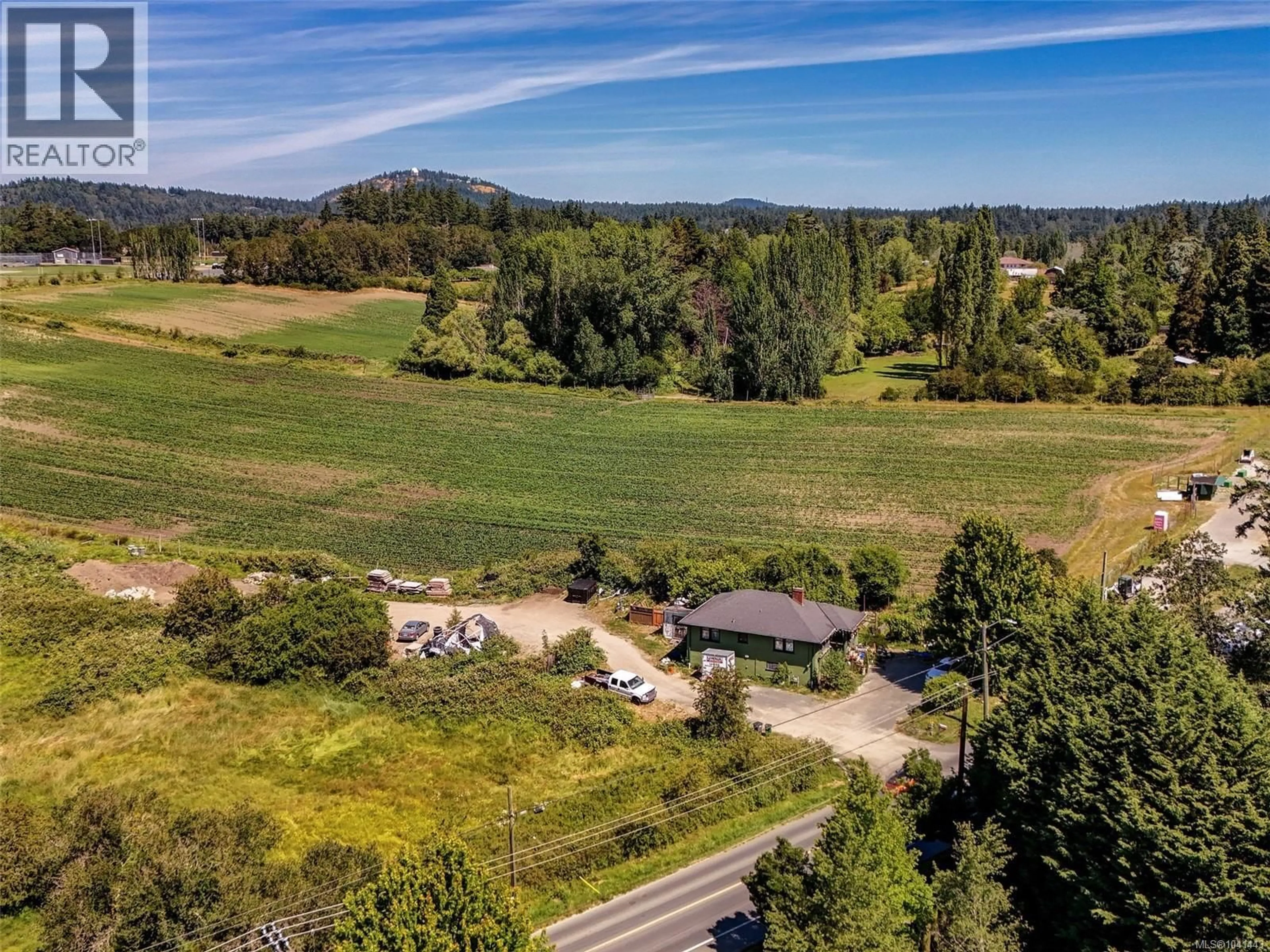 A pic from outside/outdoor area/front of a property/back of a property/a pic from drone, unknown for 4298 WILKINSON ROAD, Saanich British Columbia V8Z5B6