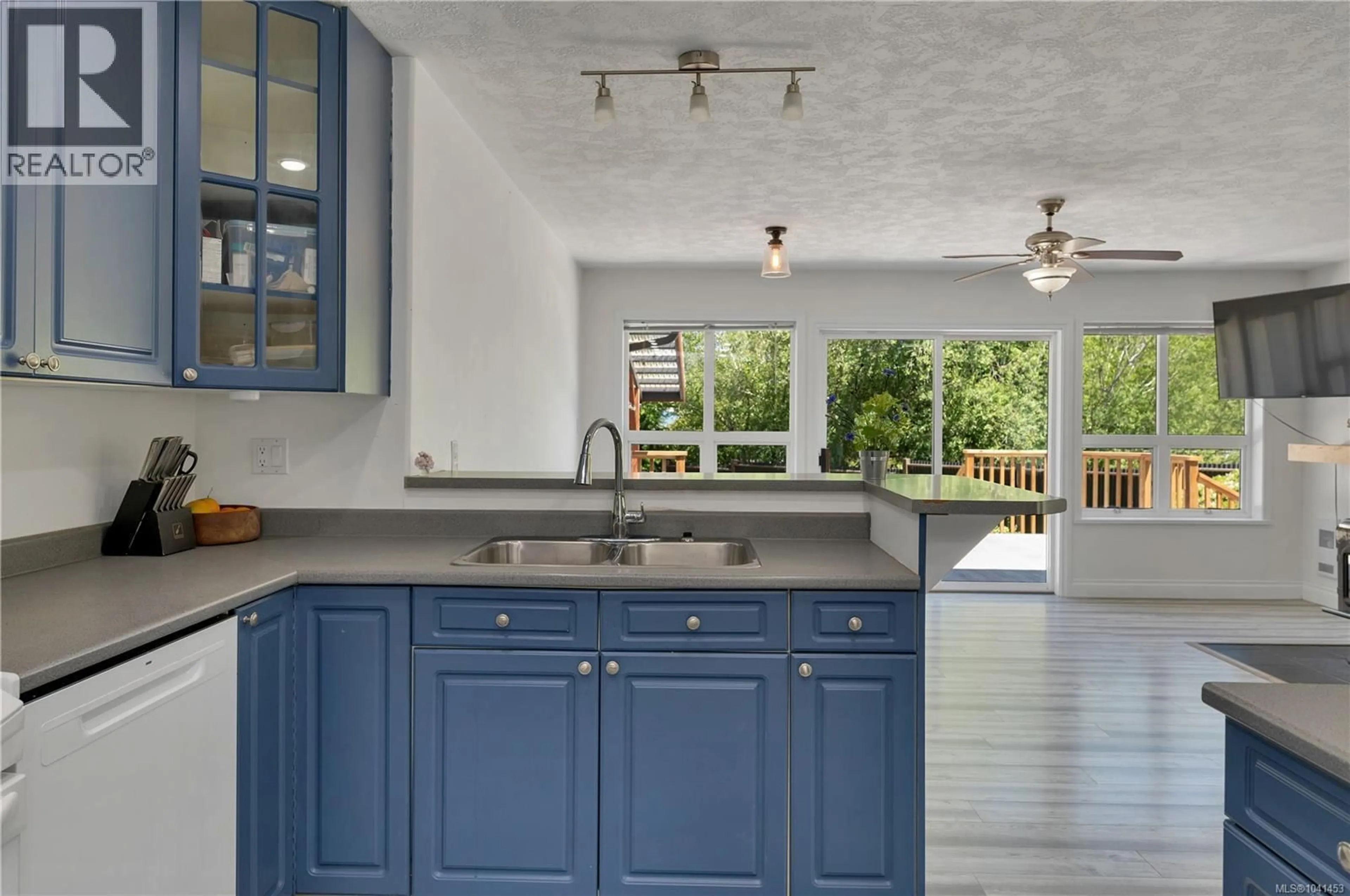 Open concept kitchen, ceramic/tile floor for 545 SUNSET PLACE, Port McNeill British Columbia V0N2R0
