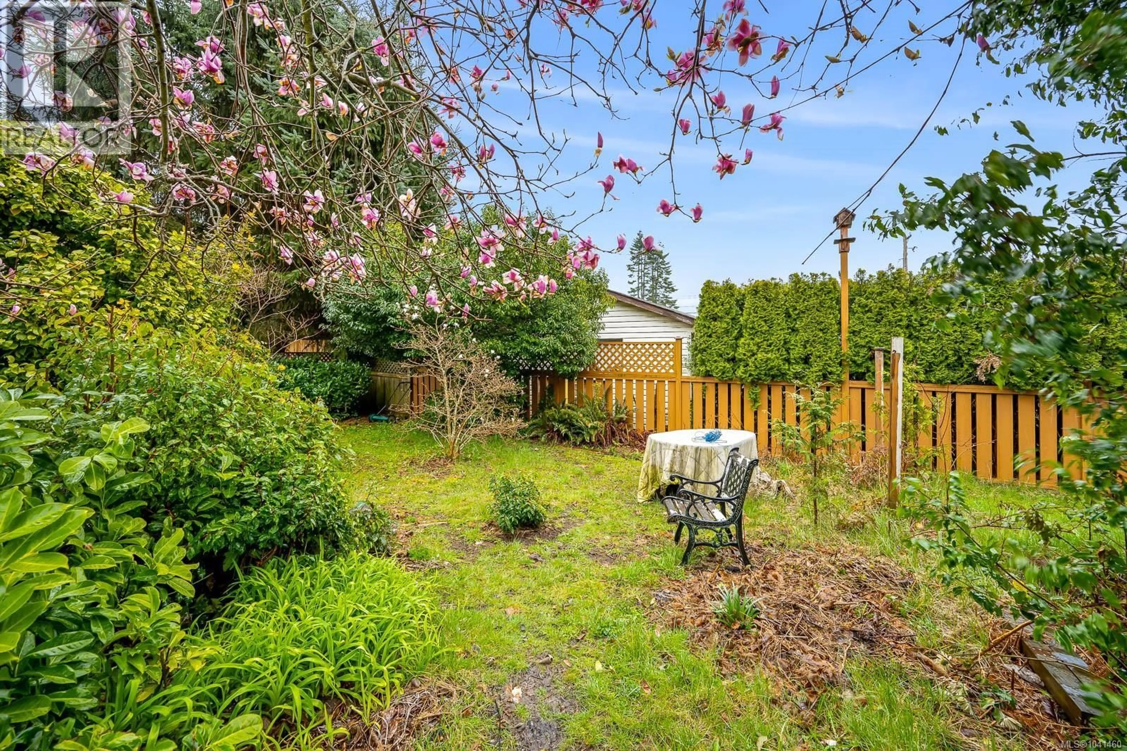 Patio, street for 19 - 390 COWICHAN AVENUE, Courtenay British Columbia V9N7T4