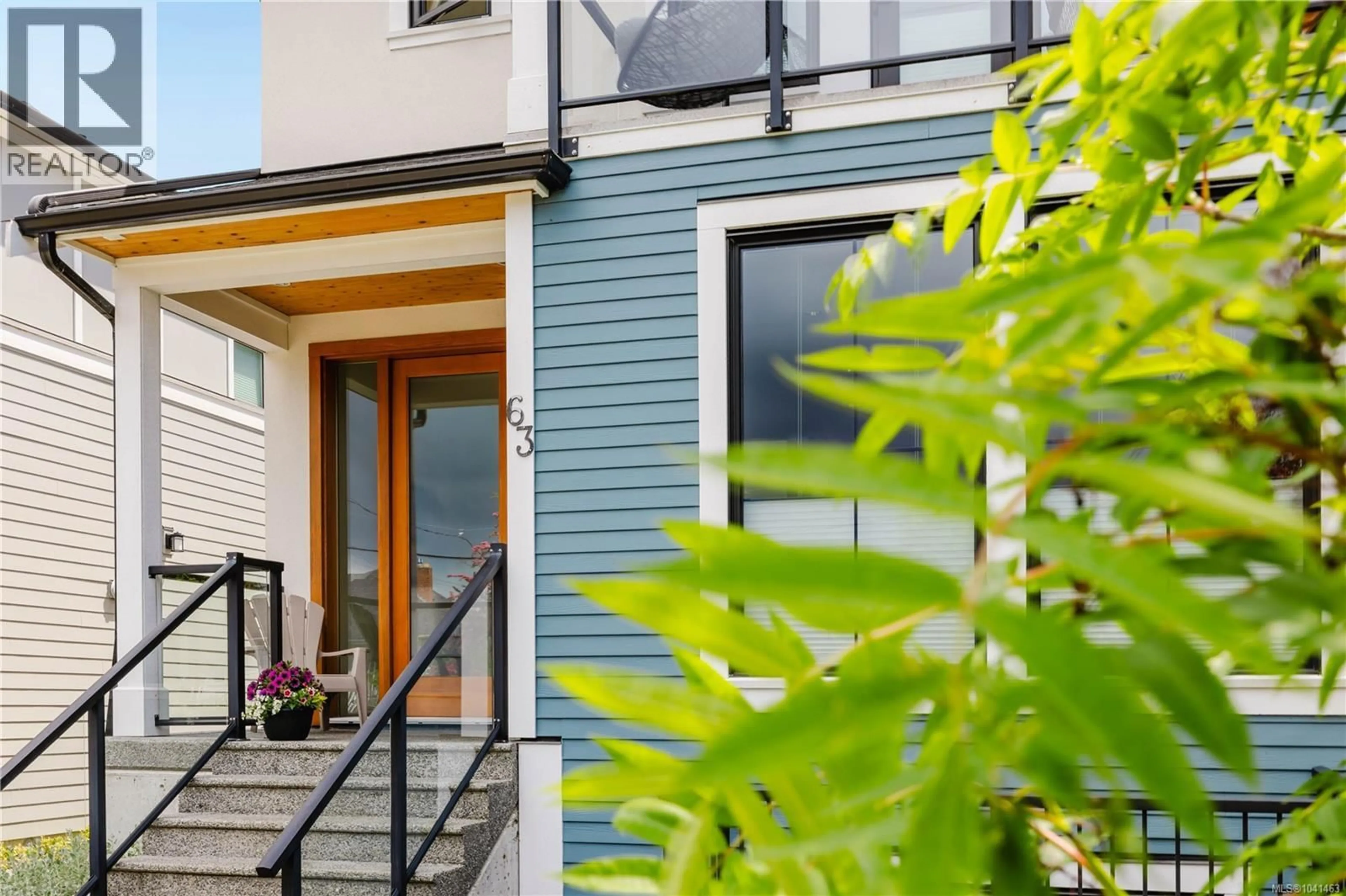 Home with vinyl exterior material, street for 63 BOYD STREET, Victoria British Columbia V8V2C8