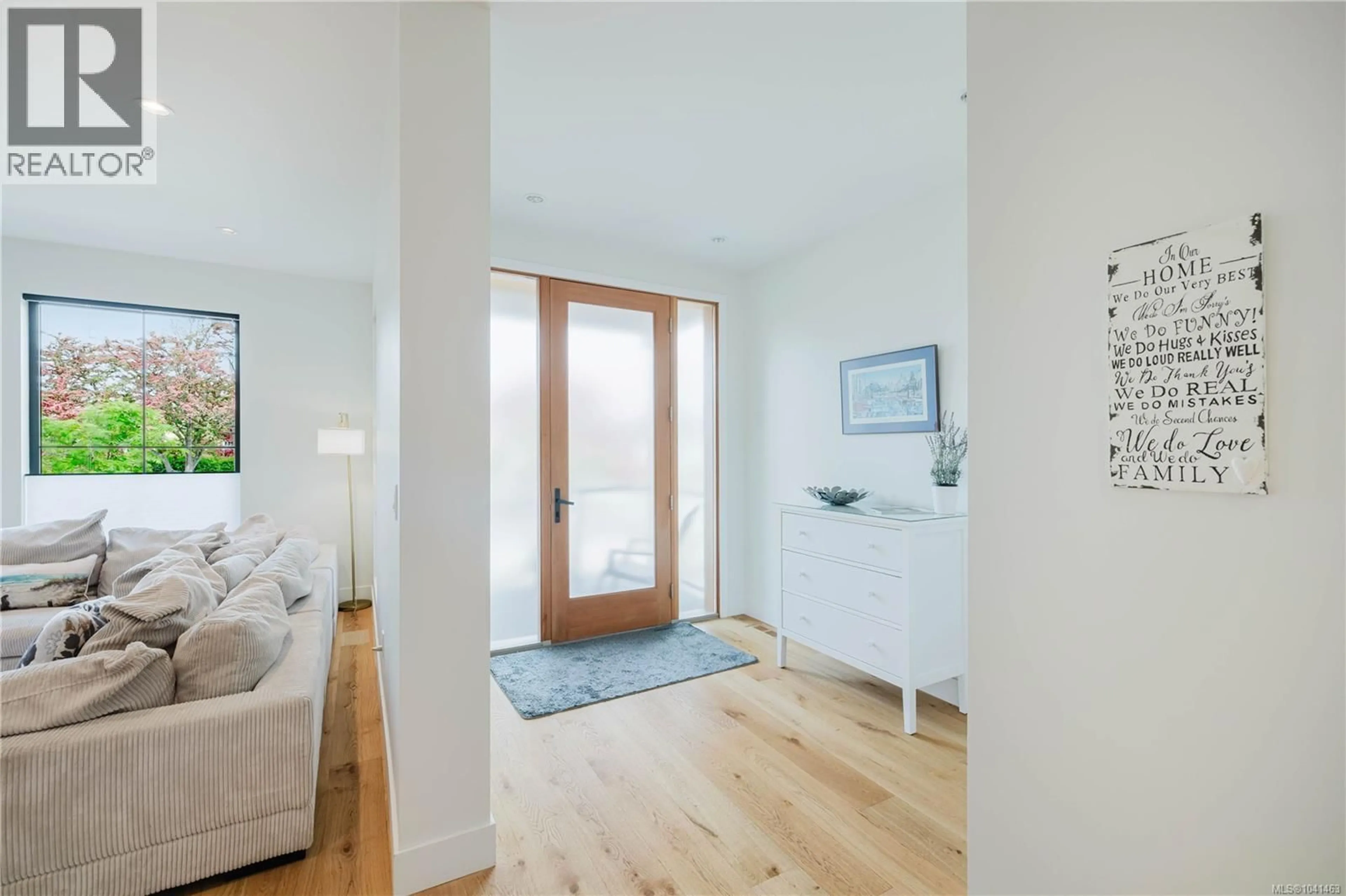 Indoor entryway for 63 BOYD STREET, Victoria British Columbia V8V2C8