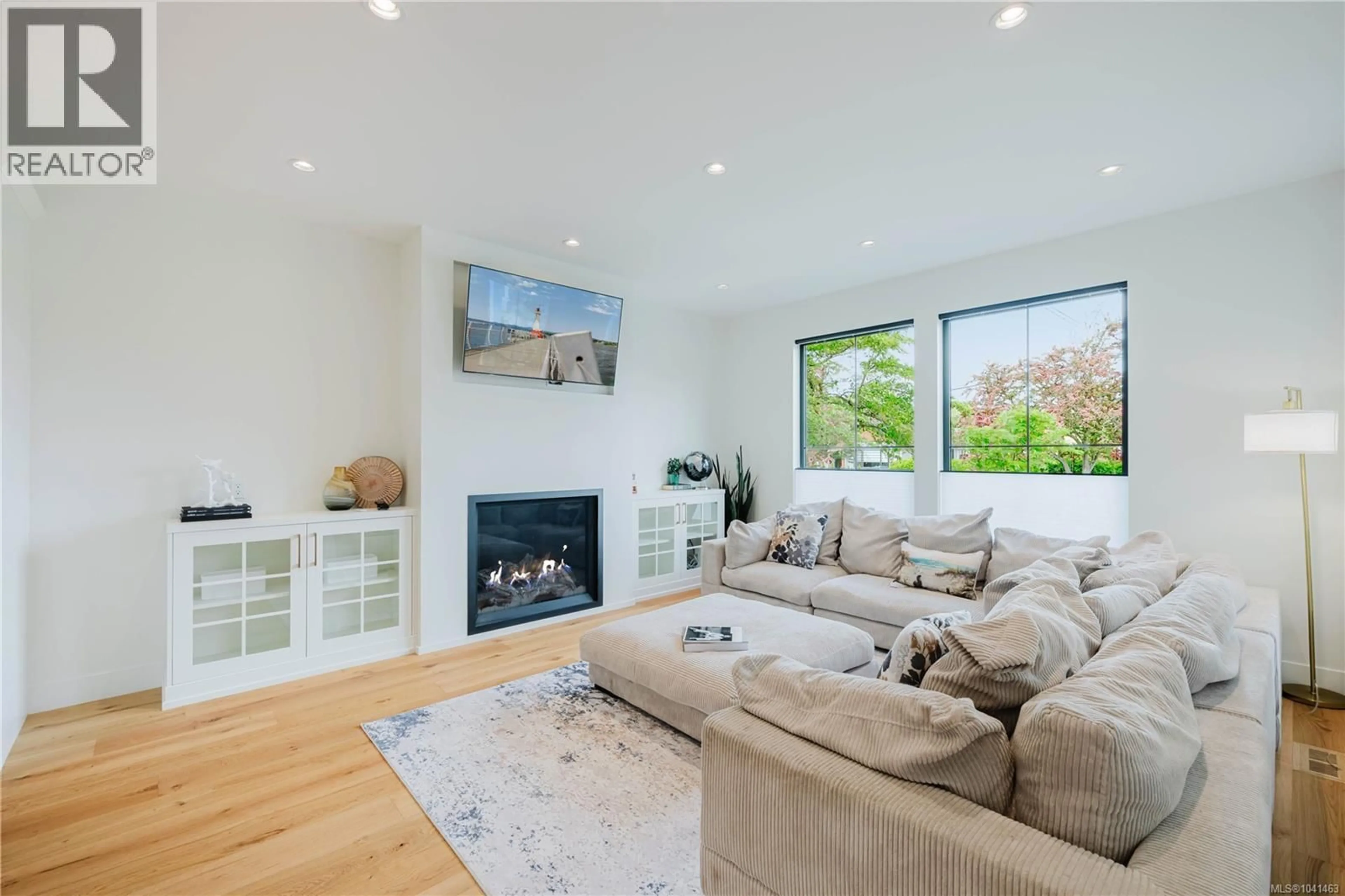 Living room with furniture, unknown for 63 BOYD STREET, Victoria British Columbia V8V2C8
