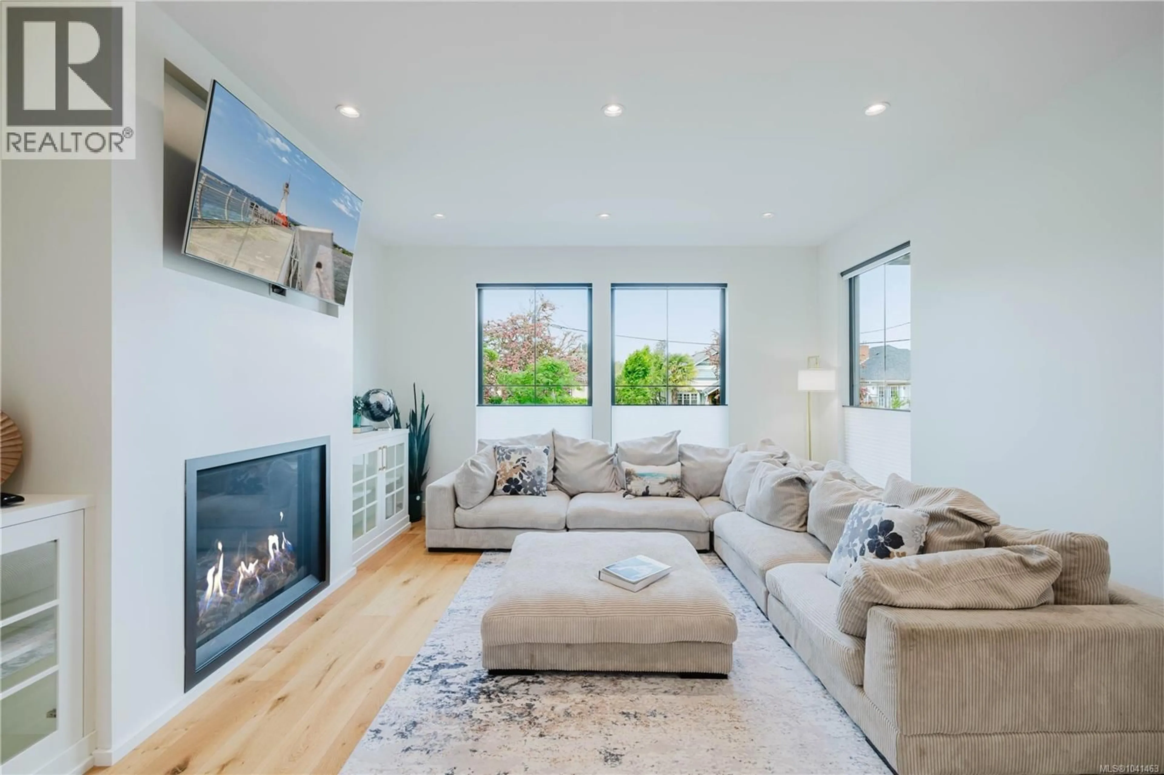 Living room with furniture, unknown for 63 BOYD STREET, Victoria British Columbia V8V2C8