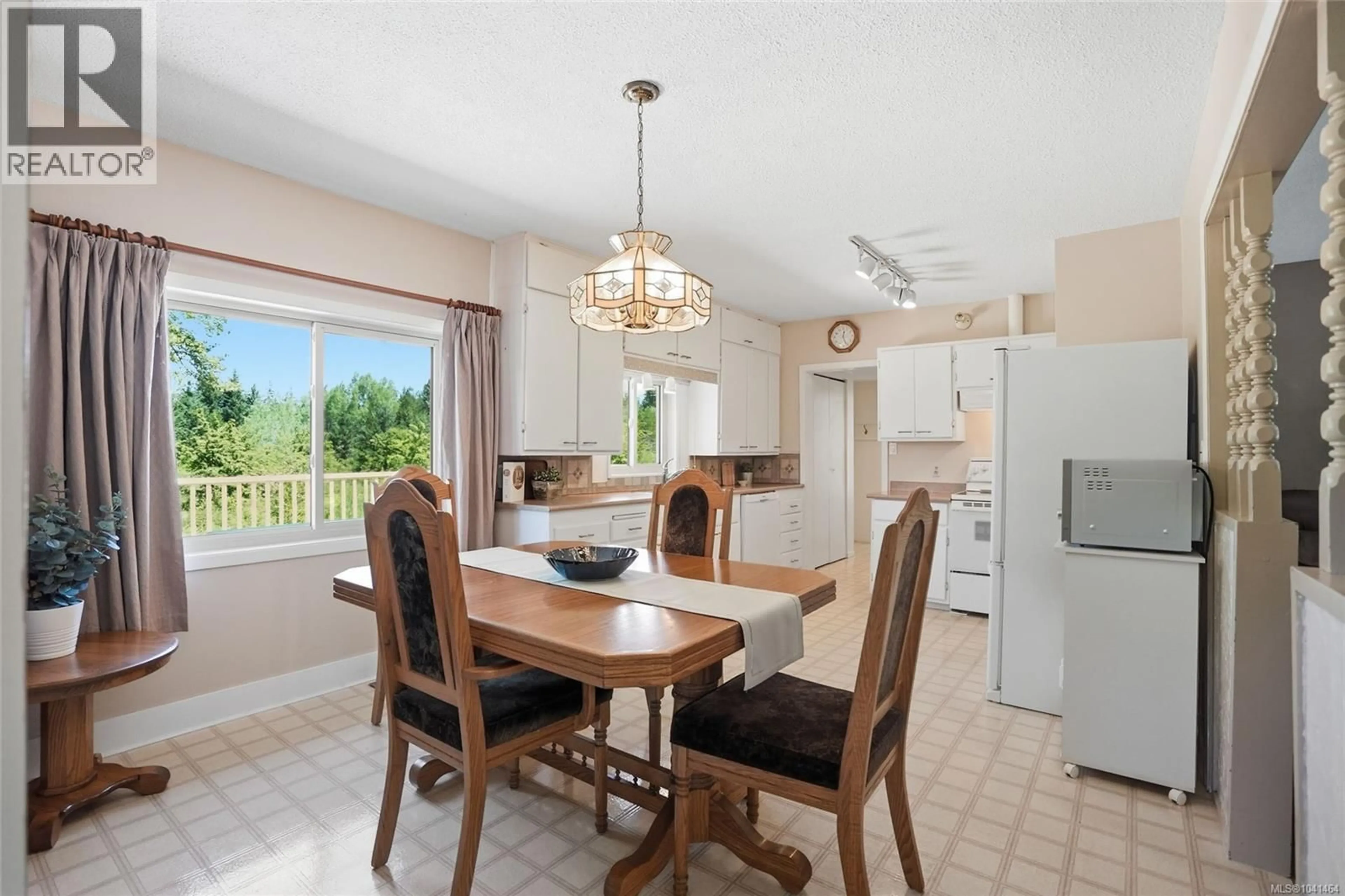 Dining room, ceramic/tile floor for 1559 MATTERSON ROAD, Errington British Columbia V0R1V0
