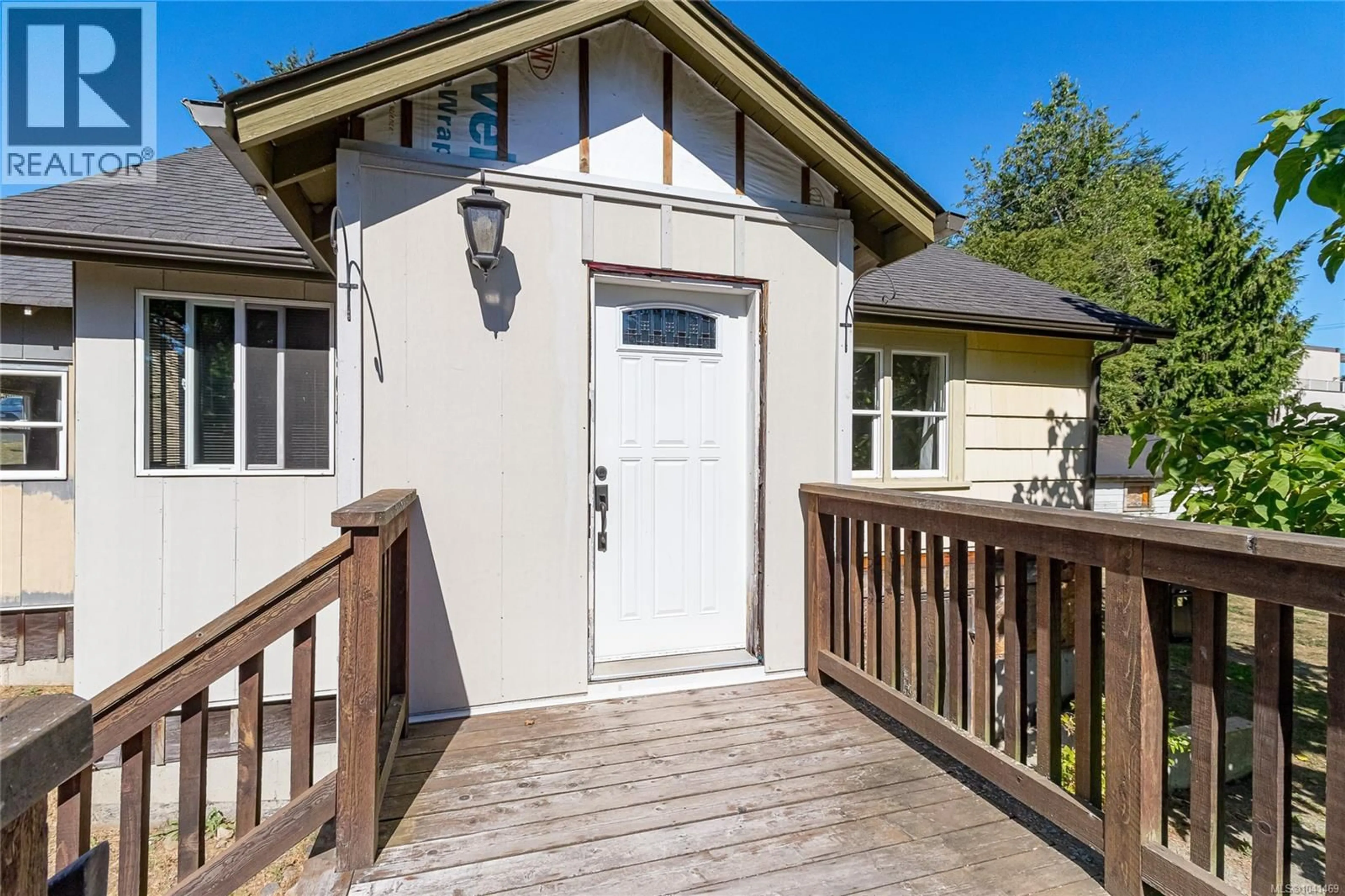 Unknown for 1554 BARTLETT STREET, Nanaimo British Columbia V9S1C2