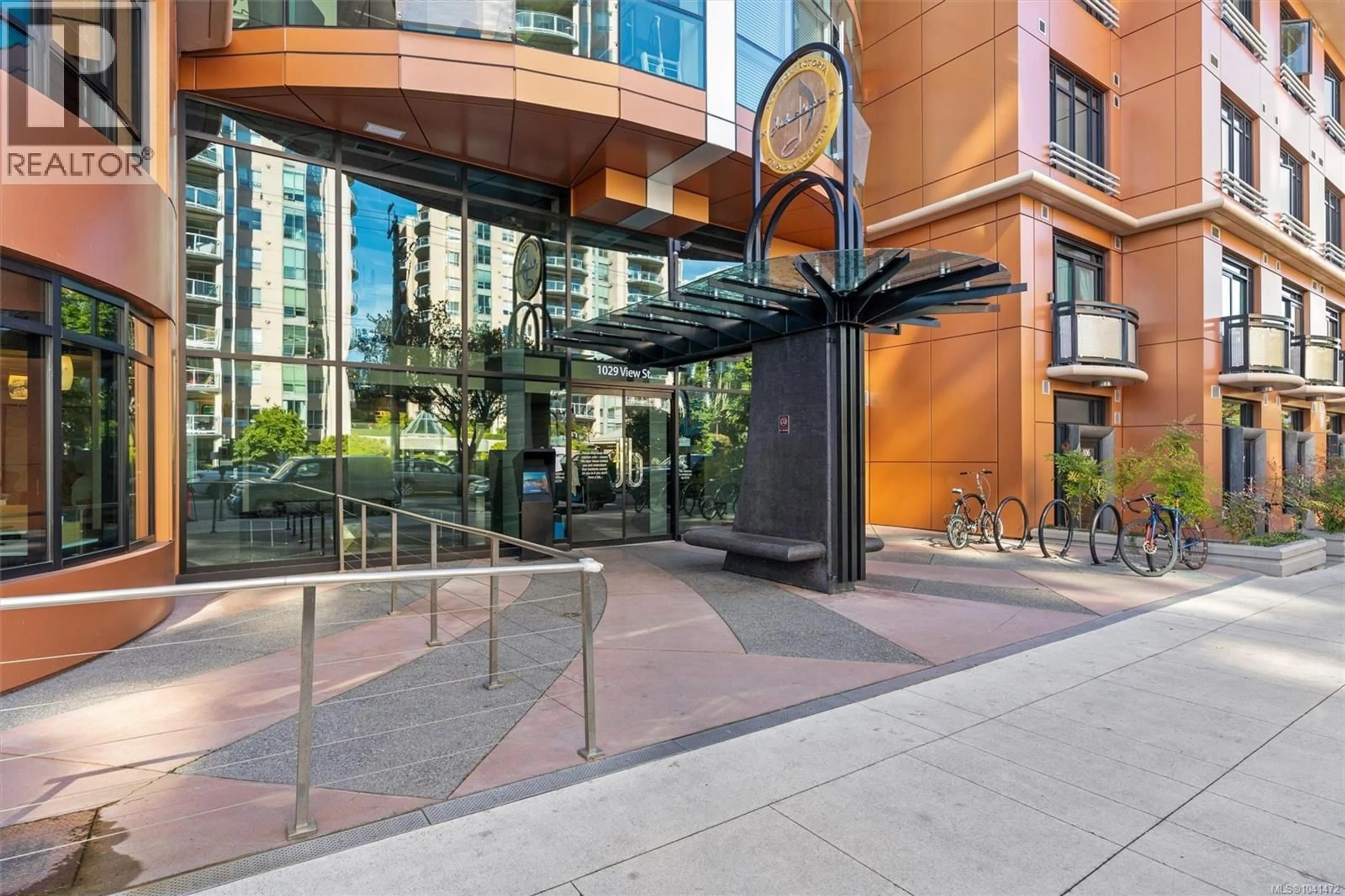 Indoor foyer for 704 - 1029 VIEW STREET, Victoria British Columbia V8V0C9