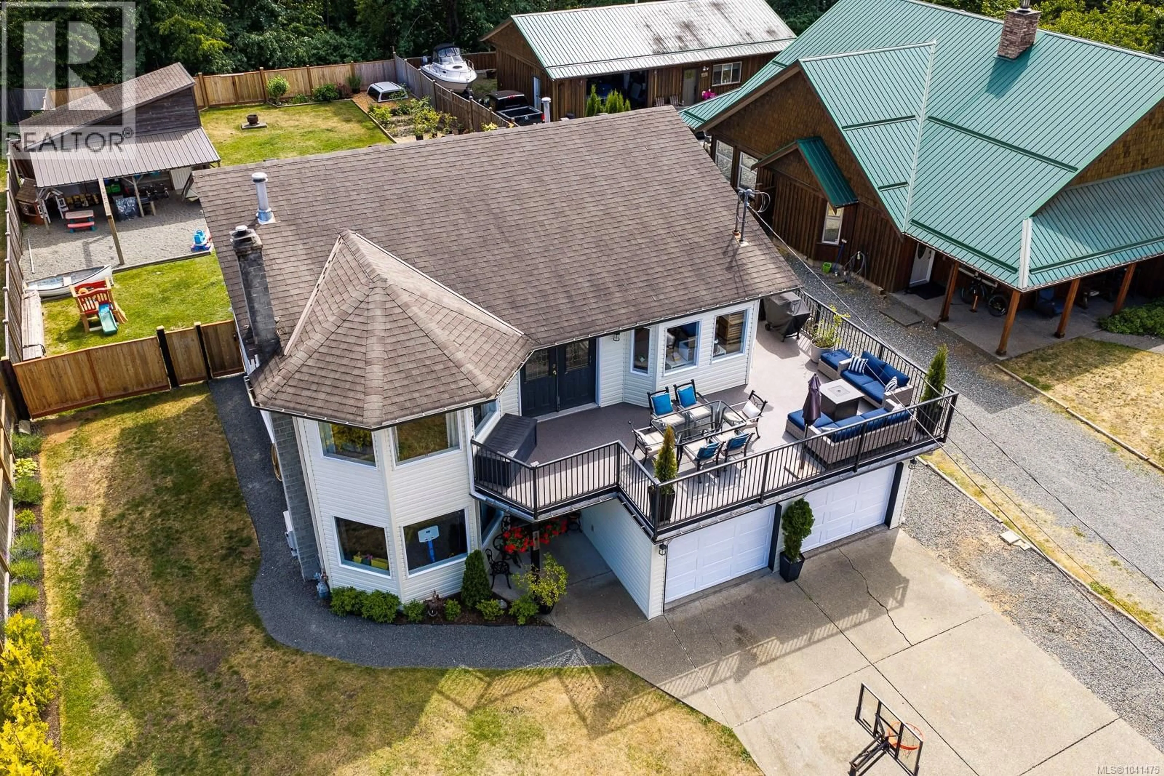 A pic from outside/outdoor area/front of a property/back of a property/a pic from drone, building for 2613 DERWENT AVENUE, Cumberland British Columbia V0R1S0
