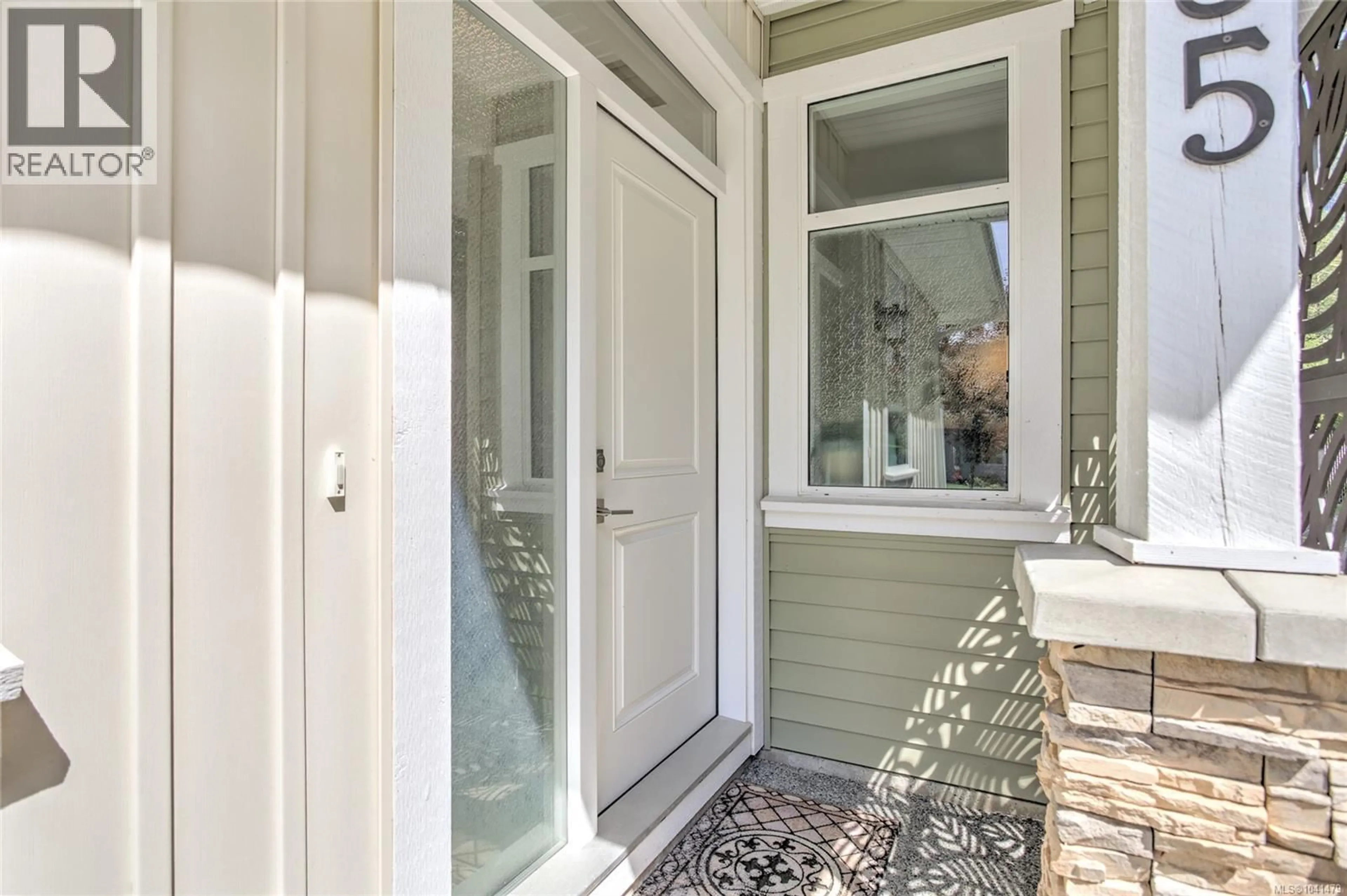 Indoor entryway for 35 - 300 GROSSKLEG WAY, Lake Cowichan British Columbia V0R2G1