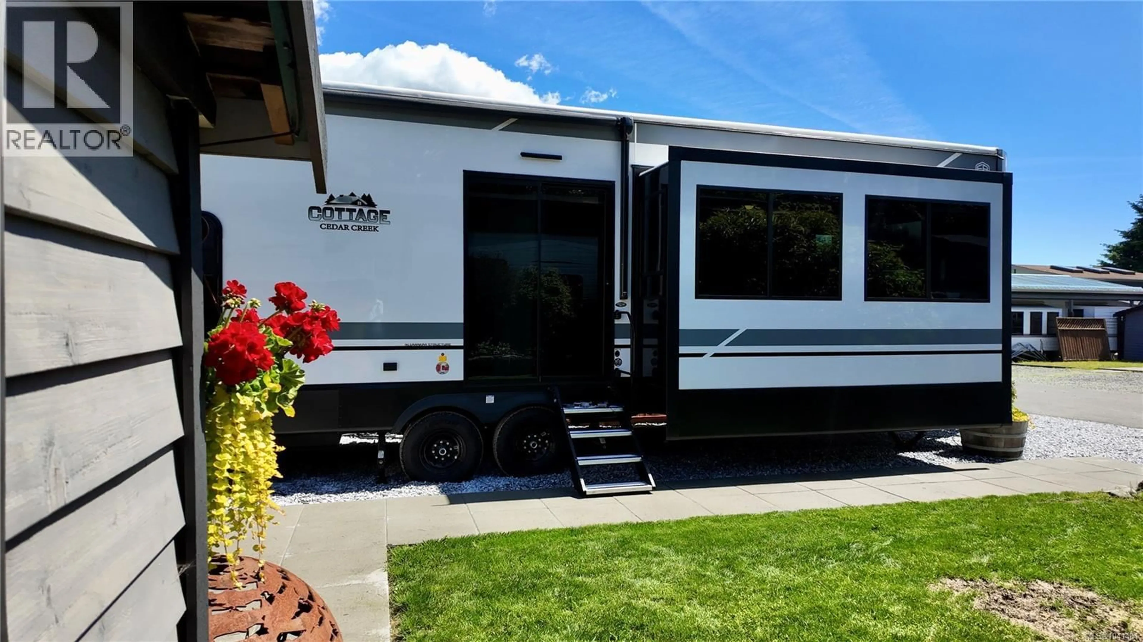 Home with vinyl exterior material, street for 66 - 6855 PARK AVENUE, Honeymoon Bay British Columbia V0R1Y0
