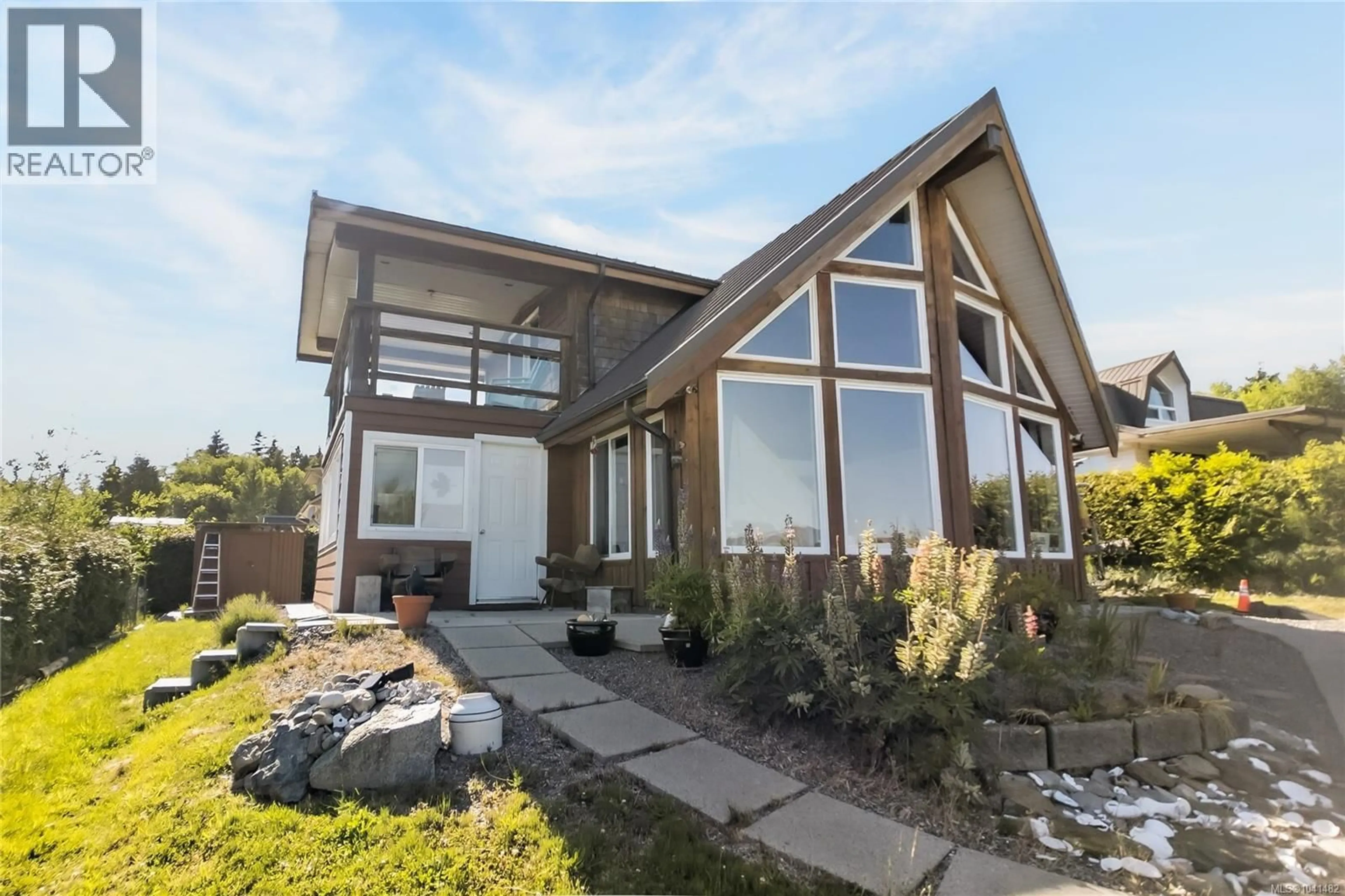Home with vinyl exterior material, building for 1049 SIXTH AVENUE, Ucluelet British Columbia V0R3A0