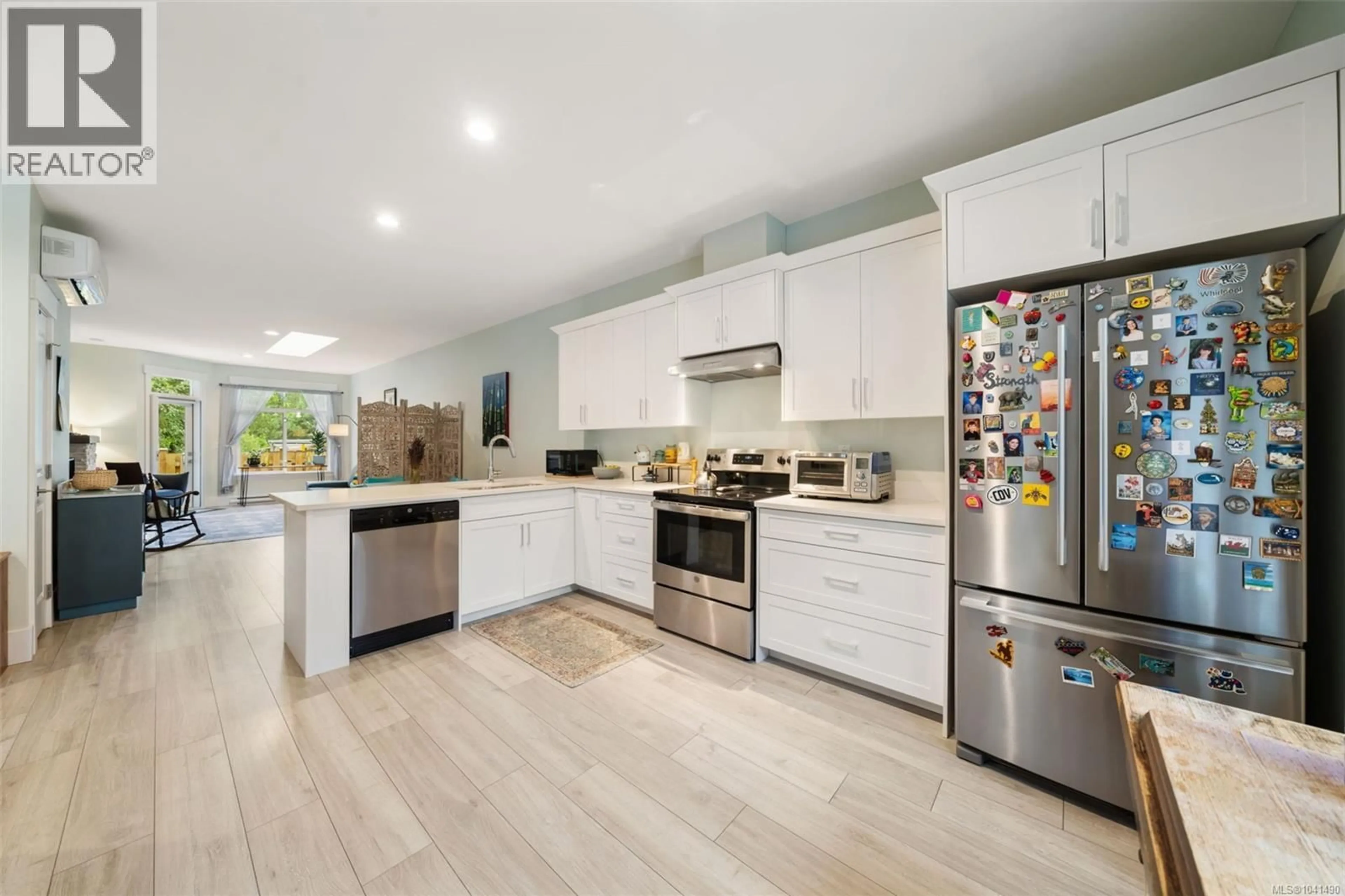 Open concept kitchen, ceramic/tile floor for 32 - 300 GROSSKLEG WAY, Lake Cowichan British Columbia V0R2G0