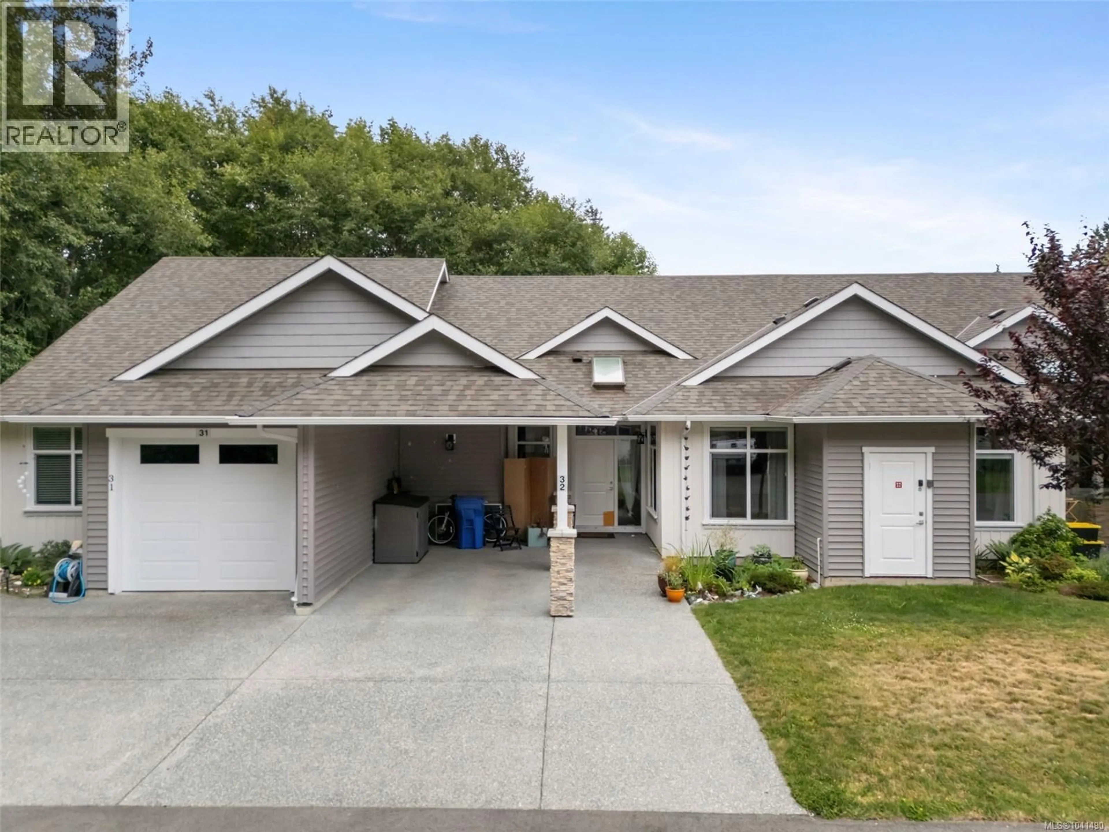 Home with vinyl exterior material, street for 32 - 300 GROSSKLEG WAY, Lake Cowichan British Columbia V0R2G0