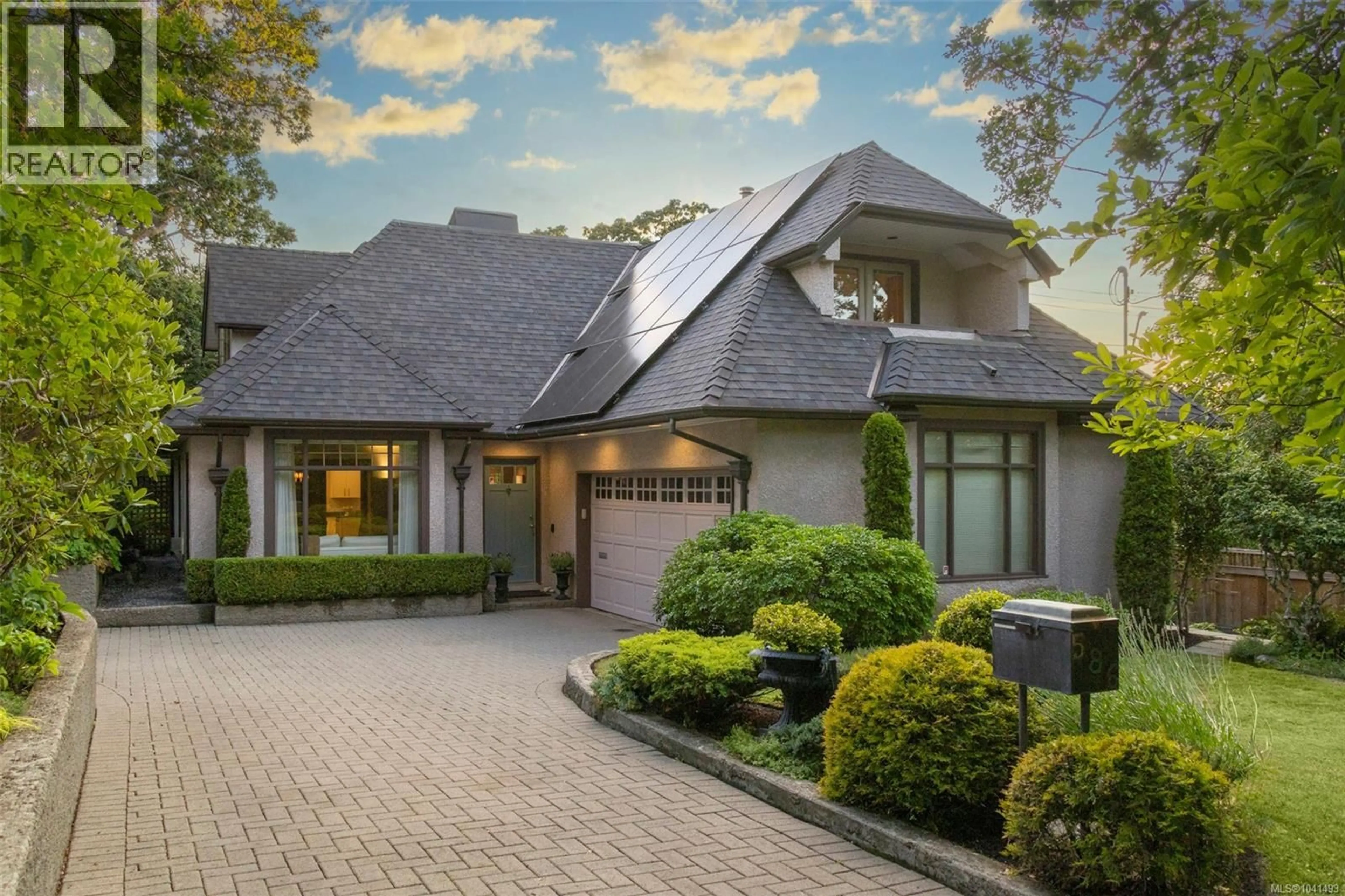 Home with brick exterior material, unknown for 586 ISLAND ROAD, Oak Bay British Columbia V8S2T6