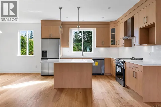 3 - 1559 ASH ROAD, Saanich 4