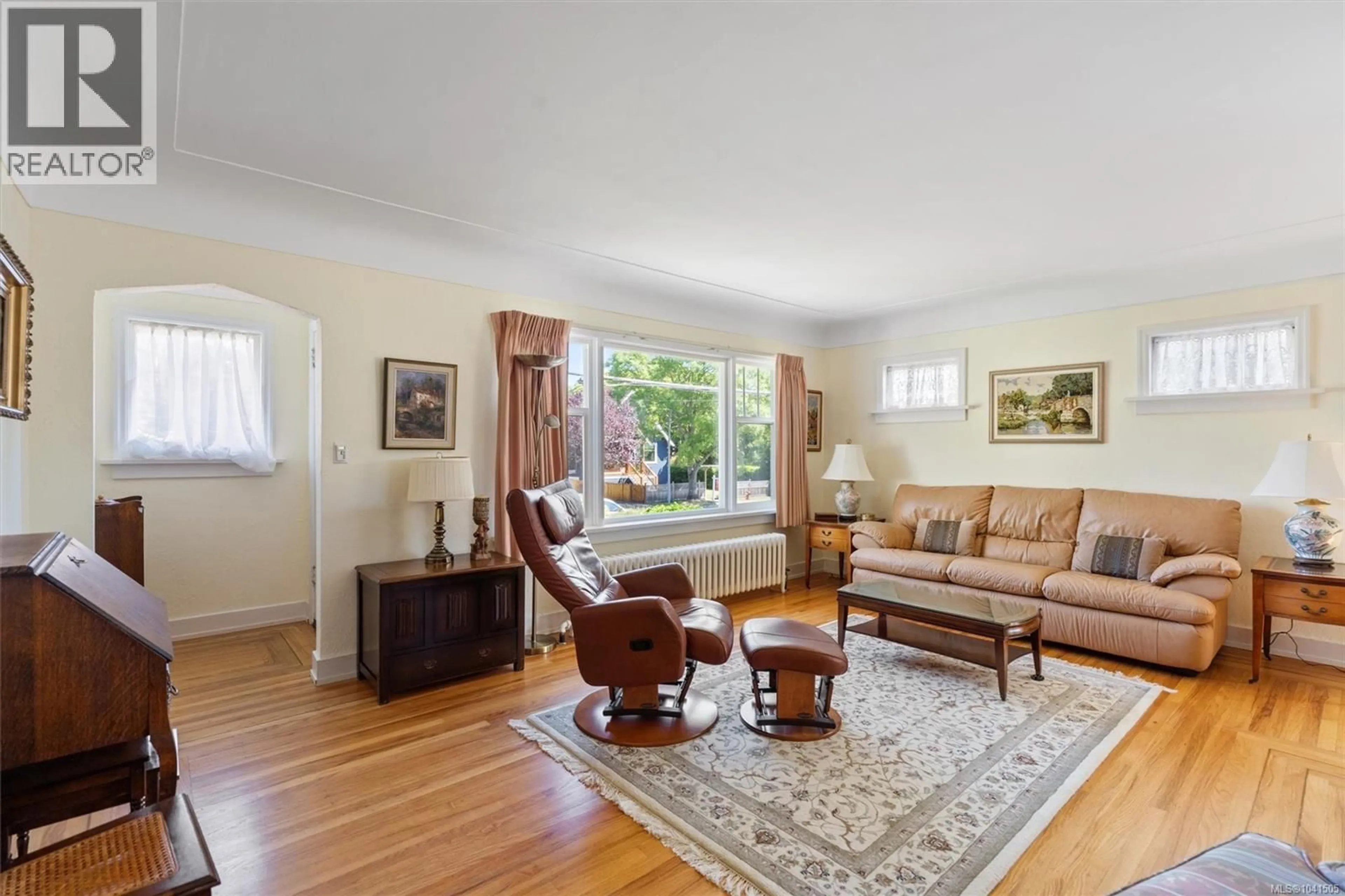 Living room with furniture, unknown for 2183 CENTRAL AVENUE, Oak Bay British Columbia V8S2R6